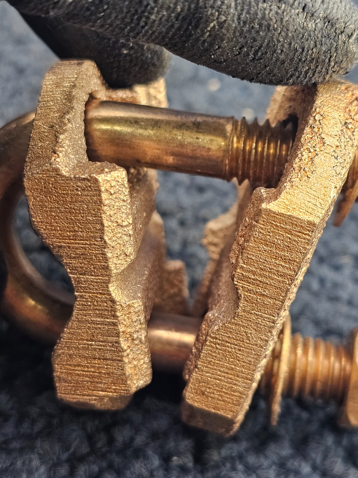 Burial Grounding Connector, Copper Alloy 4 SOL-2/0 STR 1/2 ROD 1/4 IPS