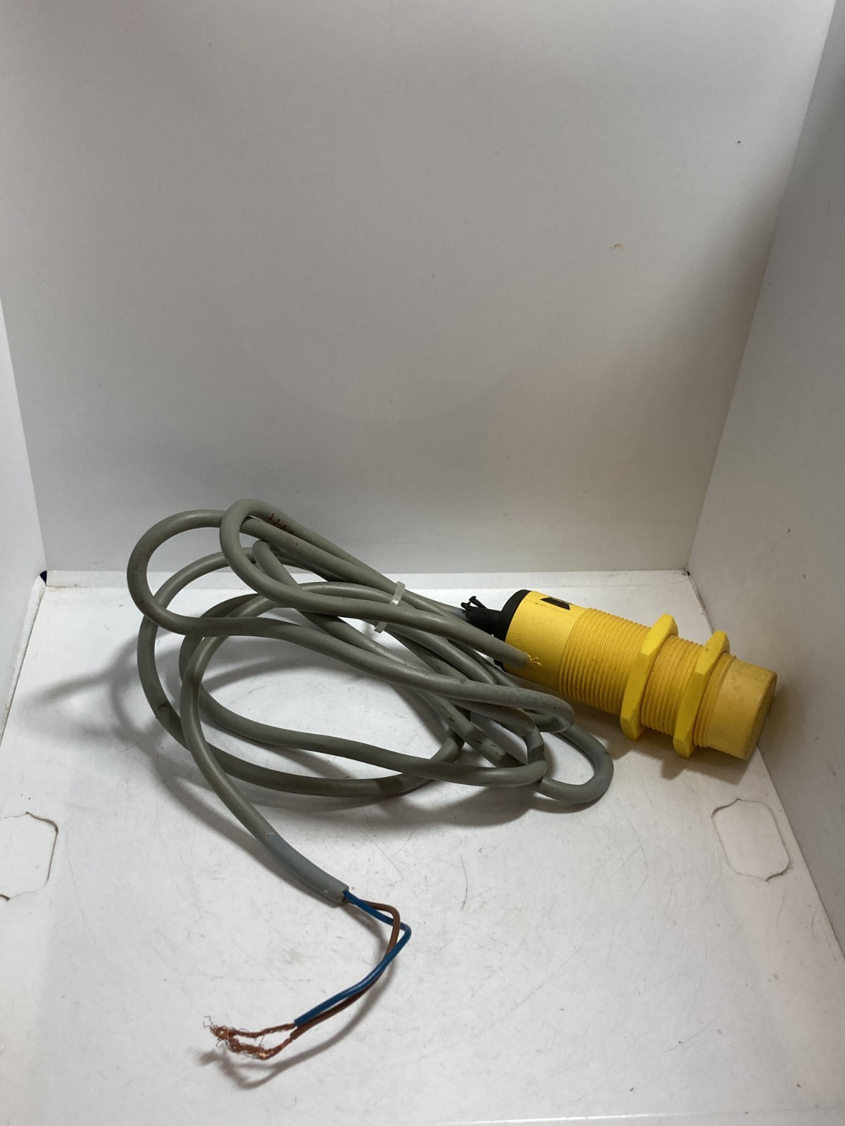ELECTROMATIC EC3015TBCP PROXIMITY SENSOR 20-250VAC 45-65HZ 10-500MA