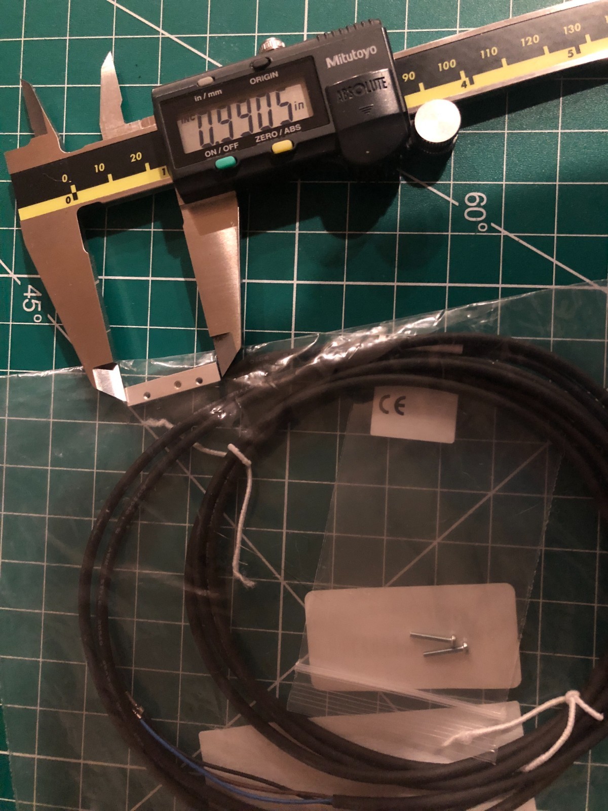 BALLUFF INDUCTIVE SENSOR- ROBOT VISION: BES 516-3040-I02-C-PU-02 (BRAND NEW)