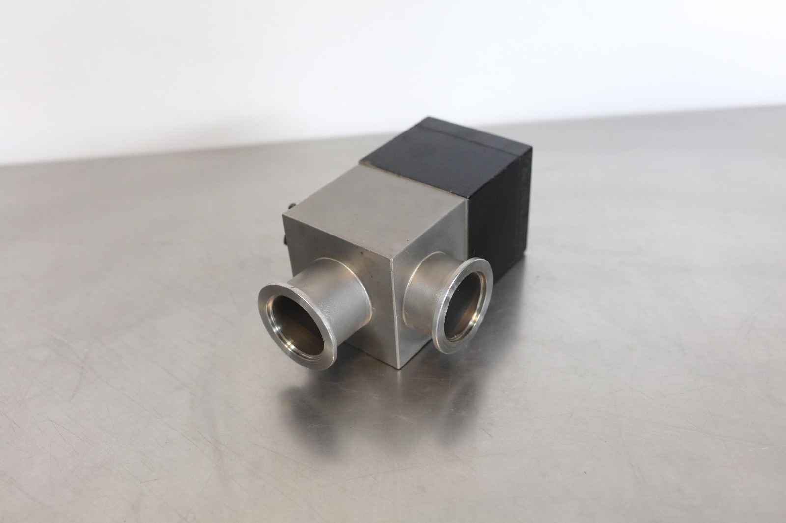 LEYBOLD 298 23 B2 VACUUM VALVE / PNEUMATIC / 29823B2 / KF40 Stainless