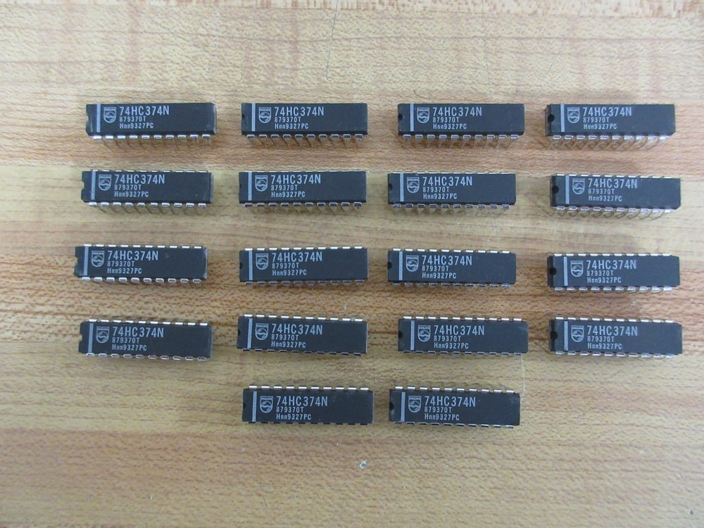 Philips 74HC374N Integrated Circuit (Pack of 18)