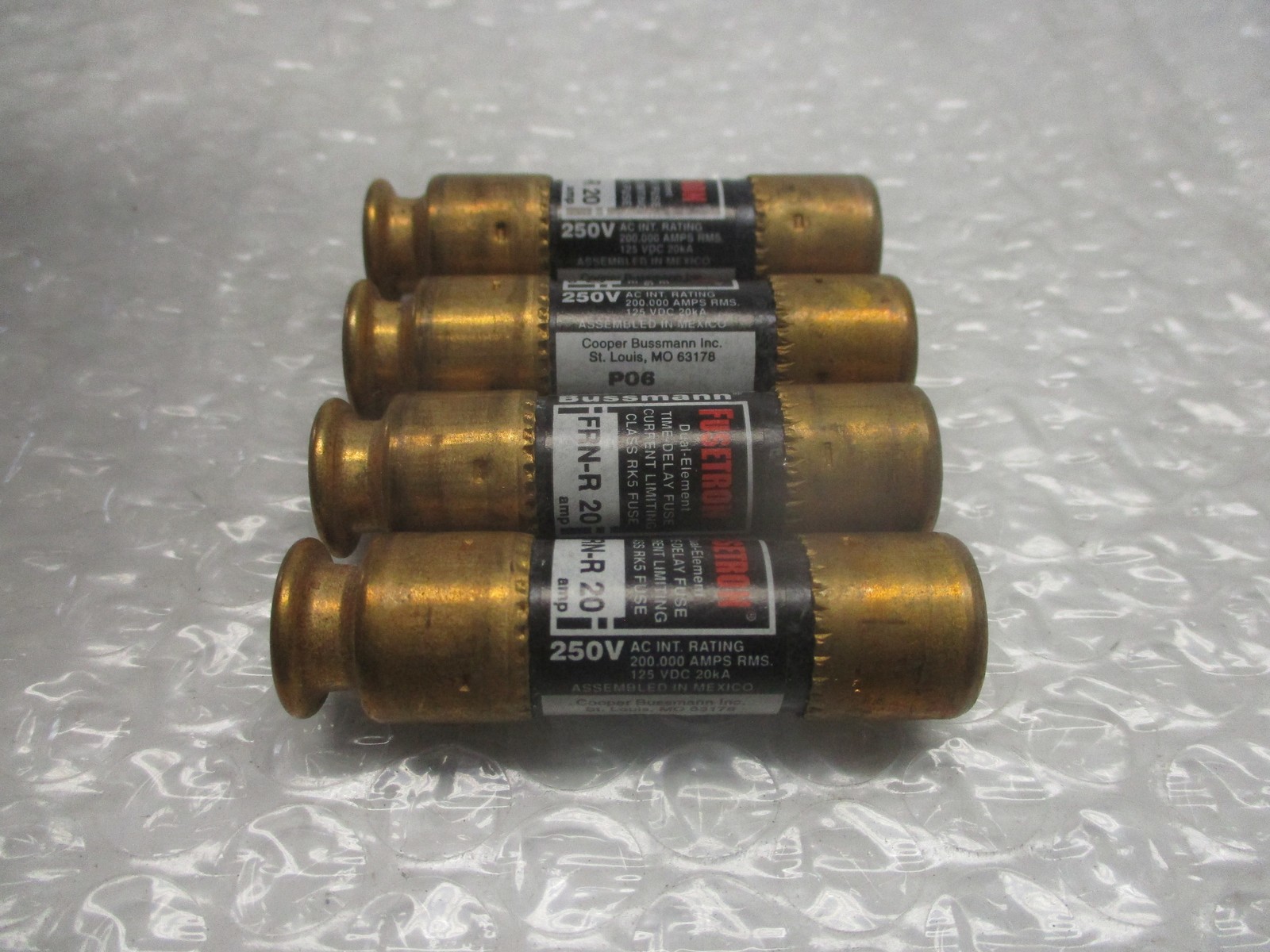 FUSETRON FRN-R-20 FUSE BLACK LOT OF 4 NSNP