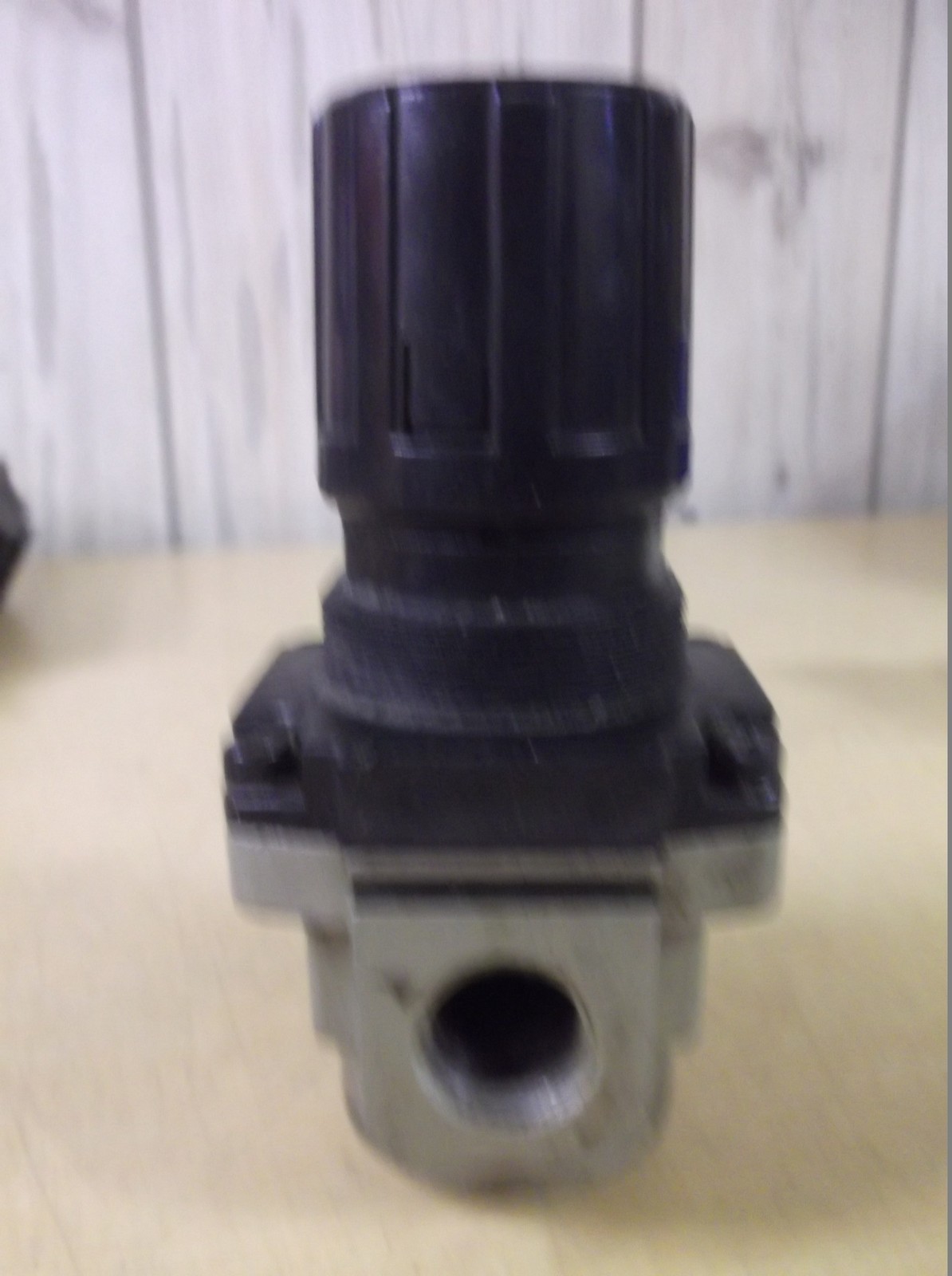 Universal FLR Inc Model R400 Air Regulator *FREE SHIPPING*