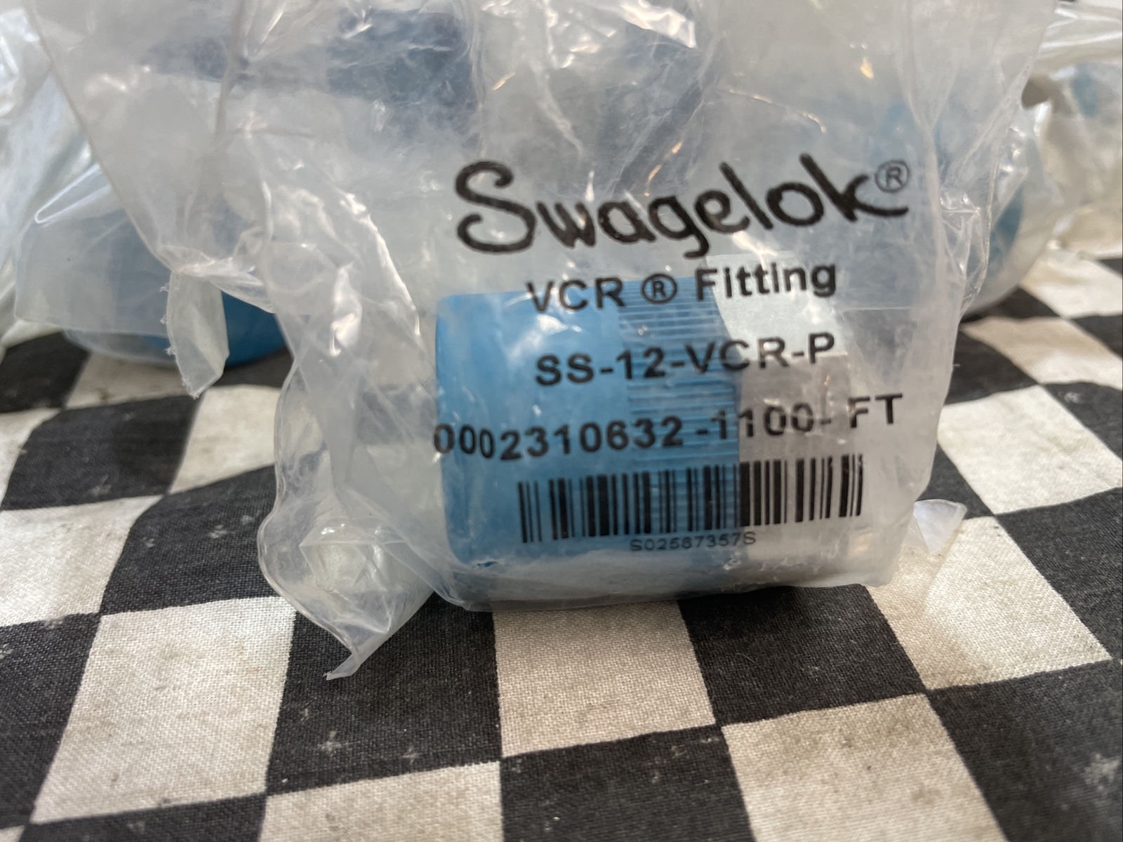 SWAGELOK SS-12-VCR-P, SS12VCRP, PLUG 3/4″ VCR, LOT OF 17 , SHIPSAMEDAY