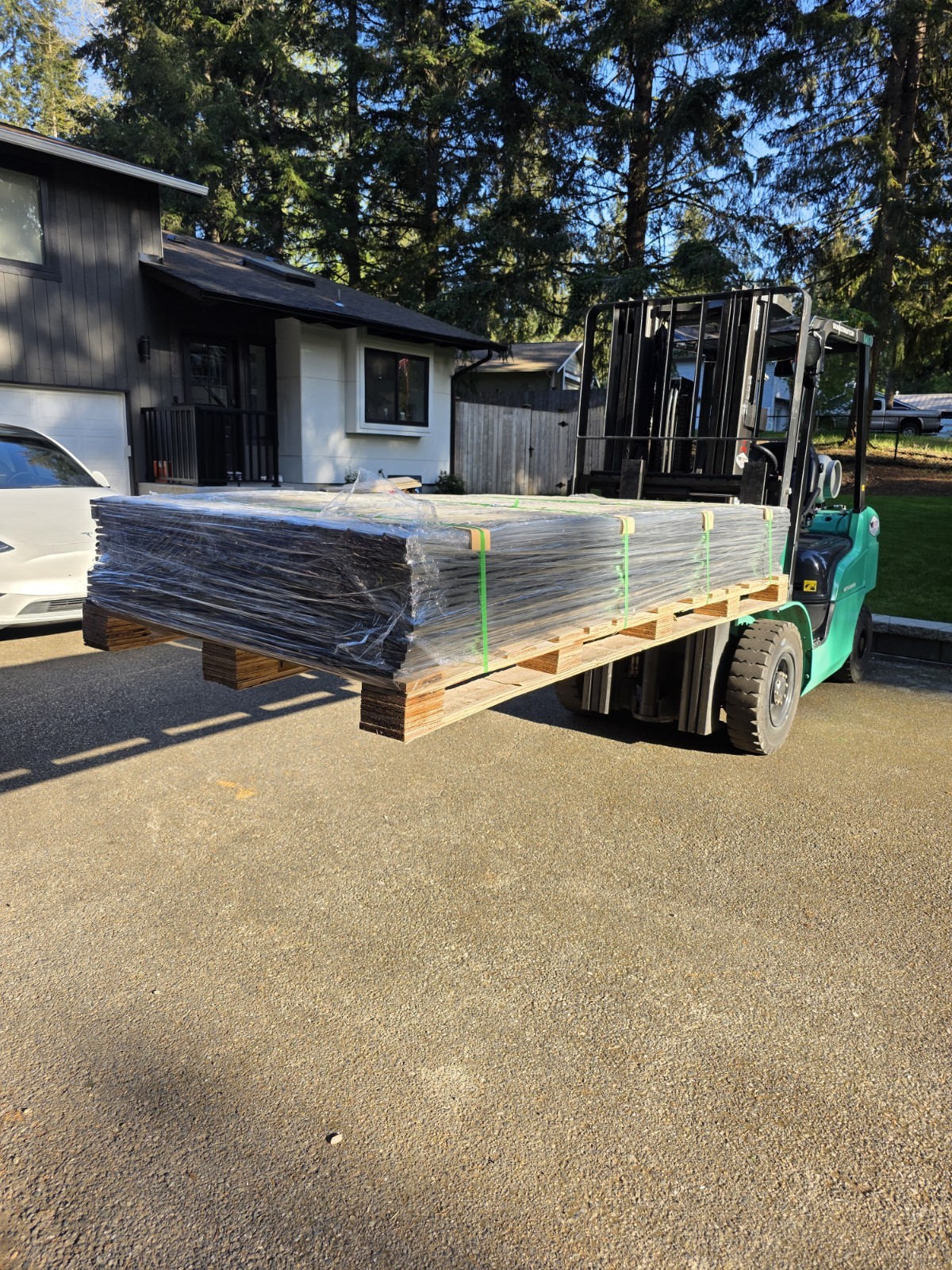 New Bulk Ground Protection Diamond Mats 95″ x 42″ Diamond Plate HDPE w/brackets
