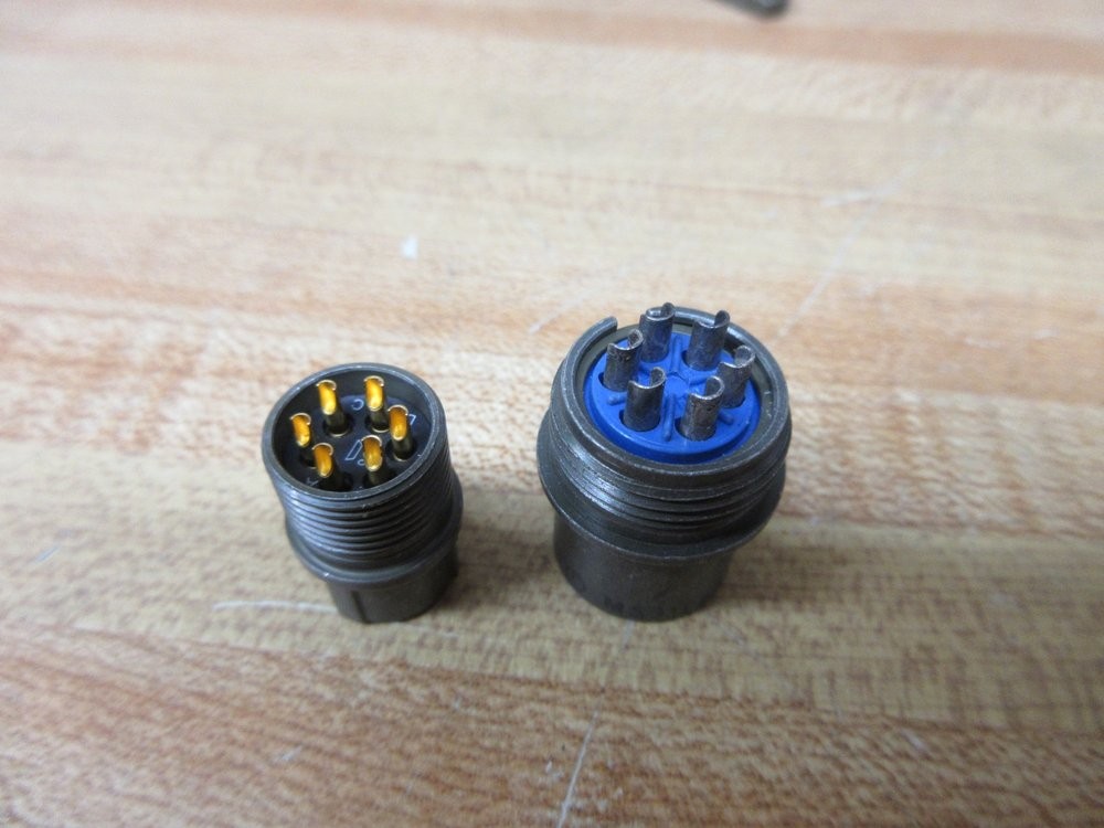 Amphenol PT06A-10-6S SR Circular Connector Plug U71-150752-06S