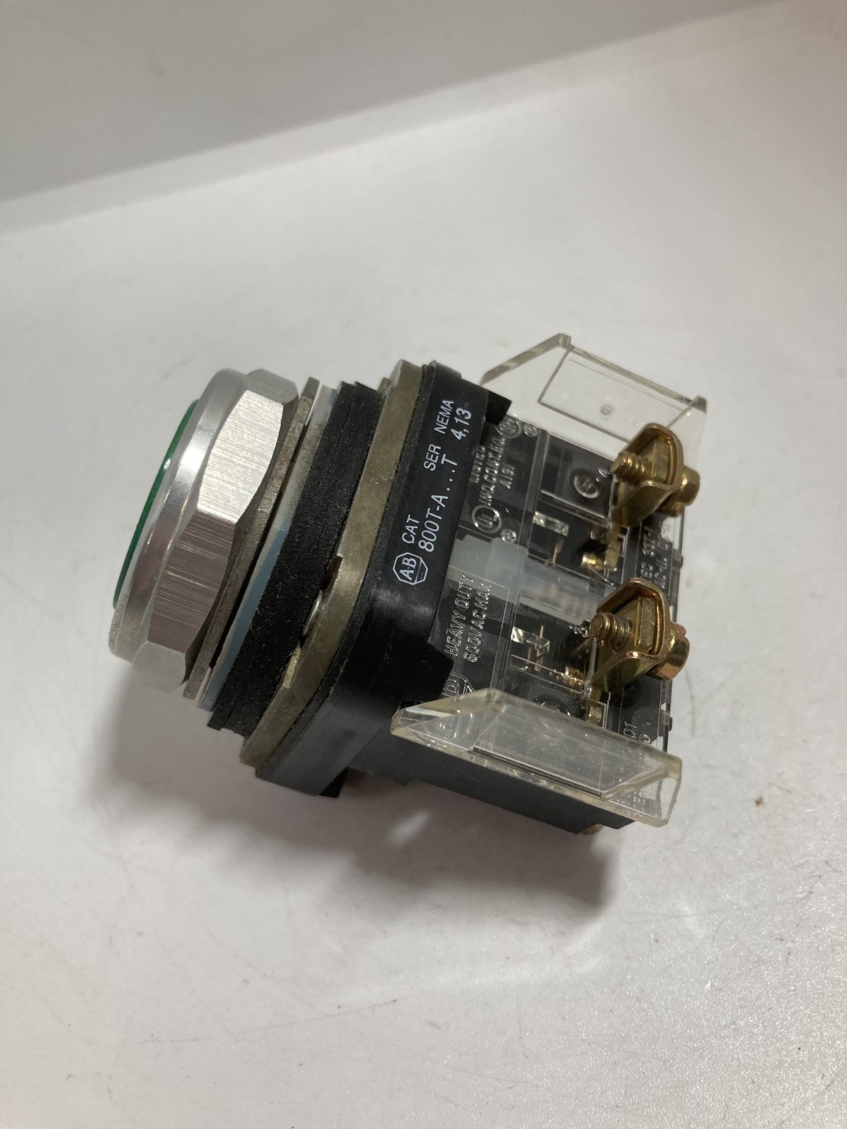 ALLEN BRADLEY 800T-A1D1 PUSHBUTTON GREEN FLUSH 1NO SERIES T