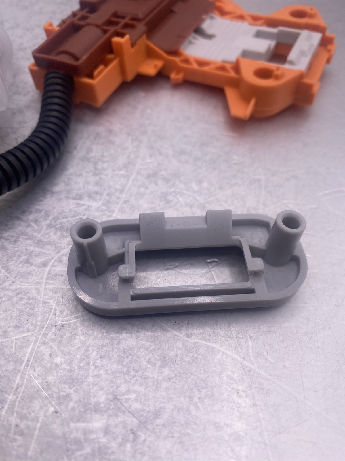 Latch WPW10482837 for Whirlpool, Amana, Maytag, KitchenAid, Jenn-Air, Bauknecht