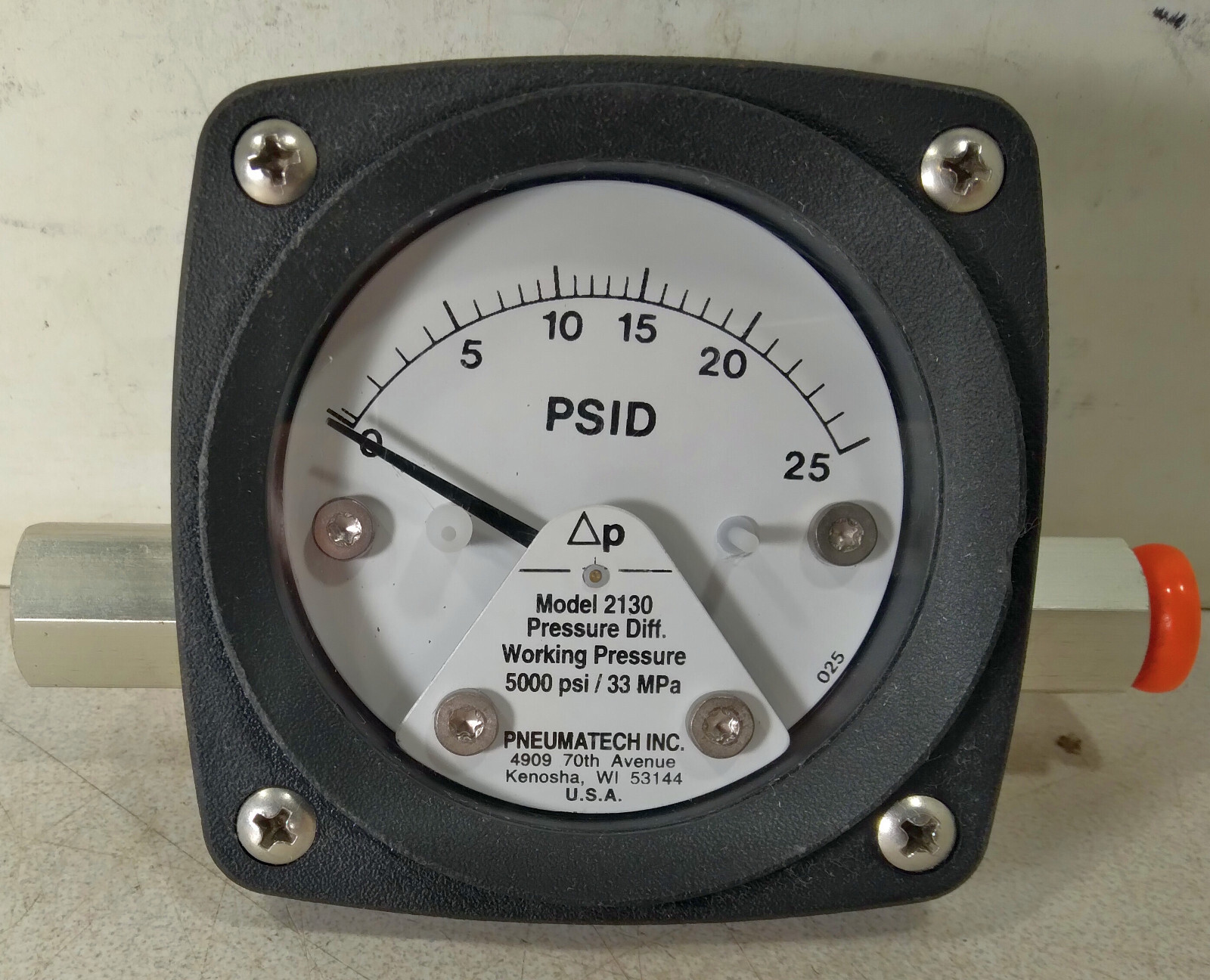 1 NEW PNEUMATECH 122AA-00-00 DIFFERENTIAL PRESSURE GAUGE NNB ***MAKE OFFER***