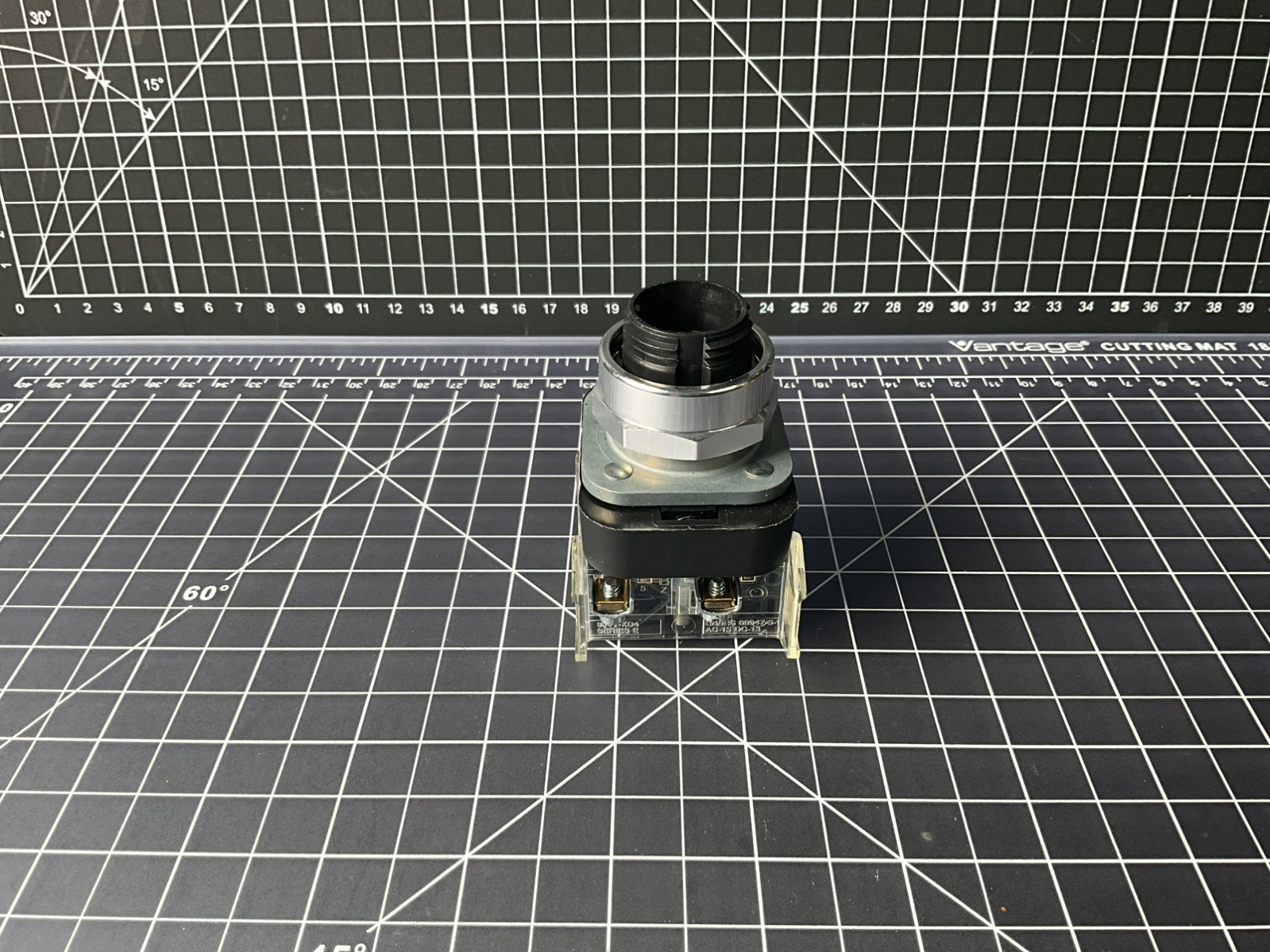 Allen Bradley 800T-FXQ10XD4 /T 30mm Push-Pull Device 120V AC/DC