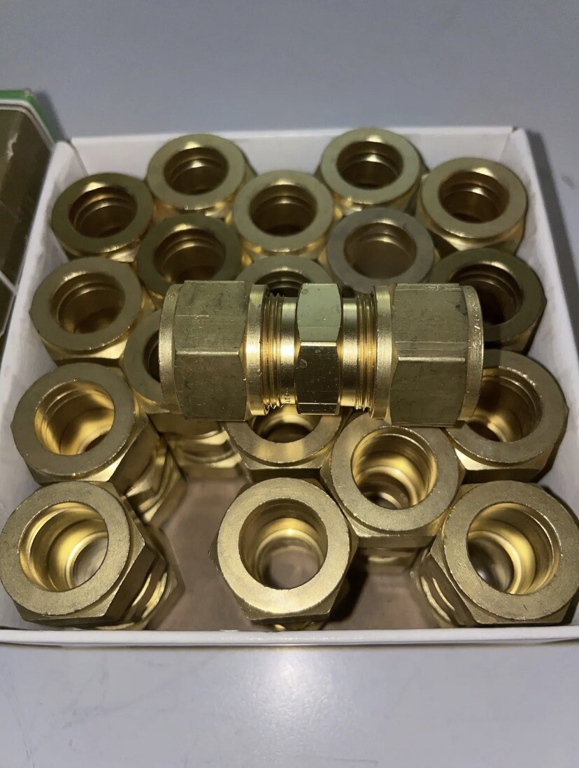 New Box of (20) G 10 U Hoke Gyrolok Fitting Union Brass 5/8″ X 5/8” Tube G10U