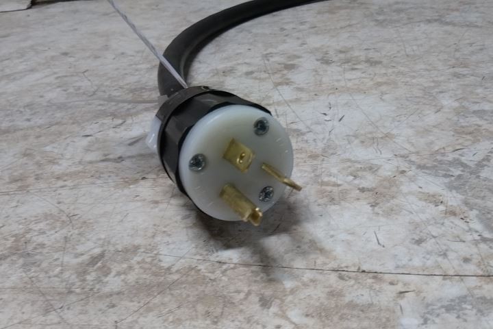 Reelcraft L 70075 123 3A 120VAC 75 Ft L Spring Retraction Extension Cord Reel