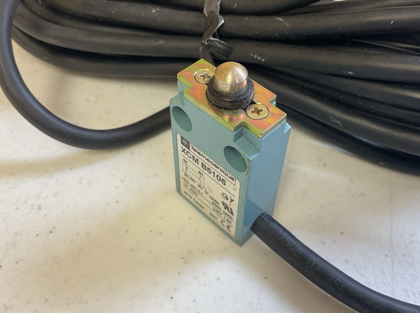 NEW TELEMECANIQUE XCM B5105 LIMIT SWITCH, FREE SHIPPING