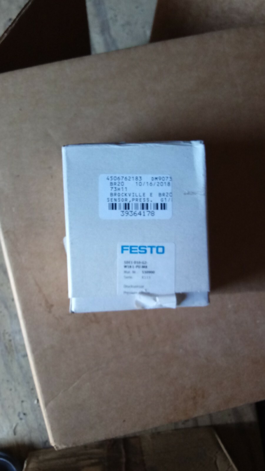 New Festo SDE1-D10-G2-W18-L-PU-M8 530900 Pressure Sensor