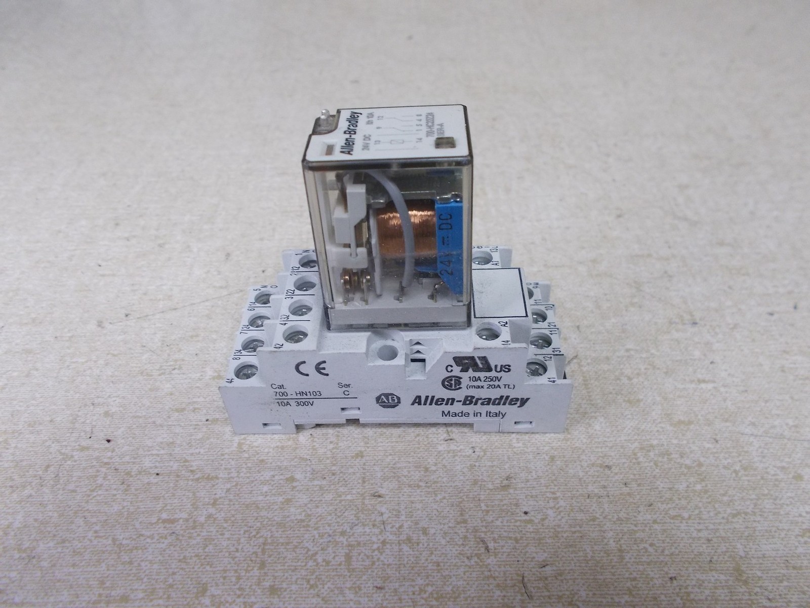 NEW Allen Bradley 700-HN103 700-HC2Z24 Relay and Base Socket Series C