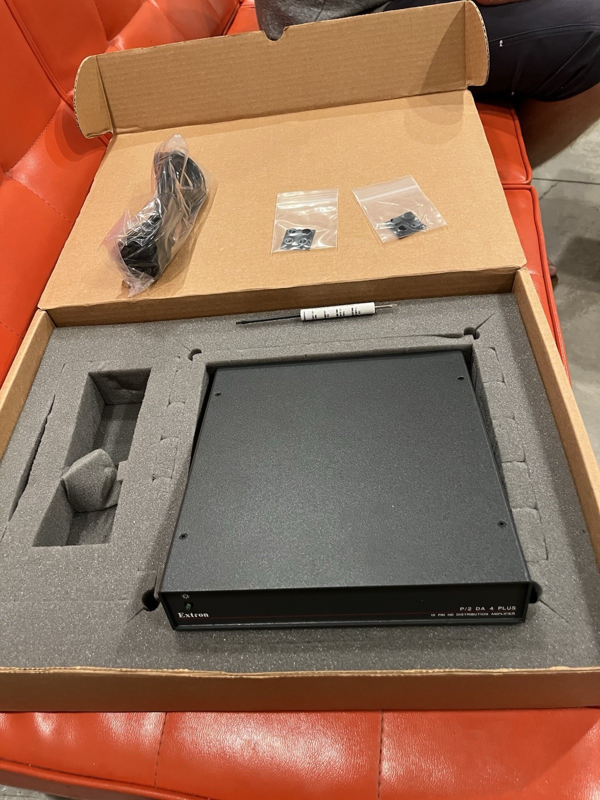 Extron P/2 DA 4 Plus Distribution Amplifier 15 Pin HD – Brand New In Box
