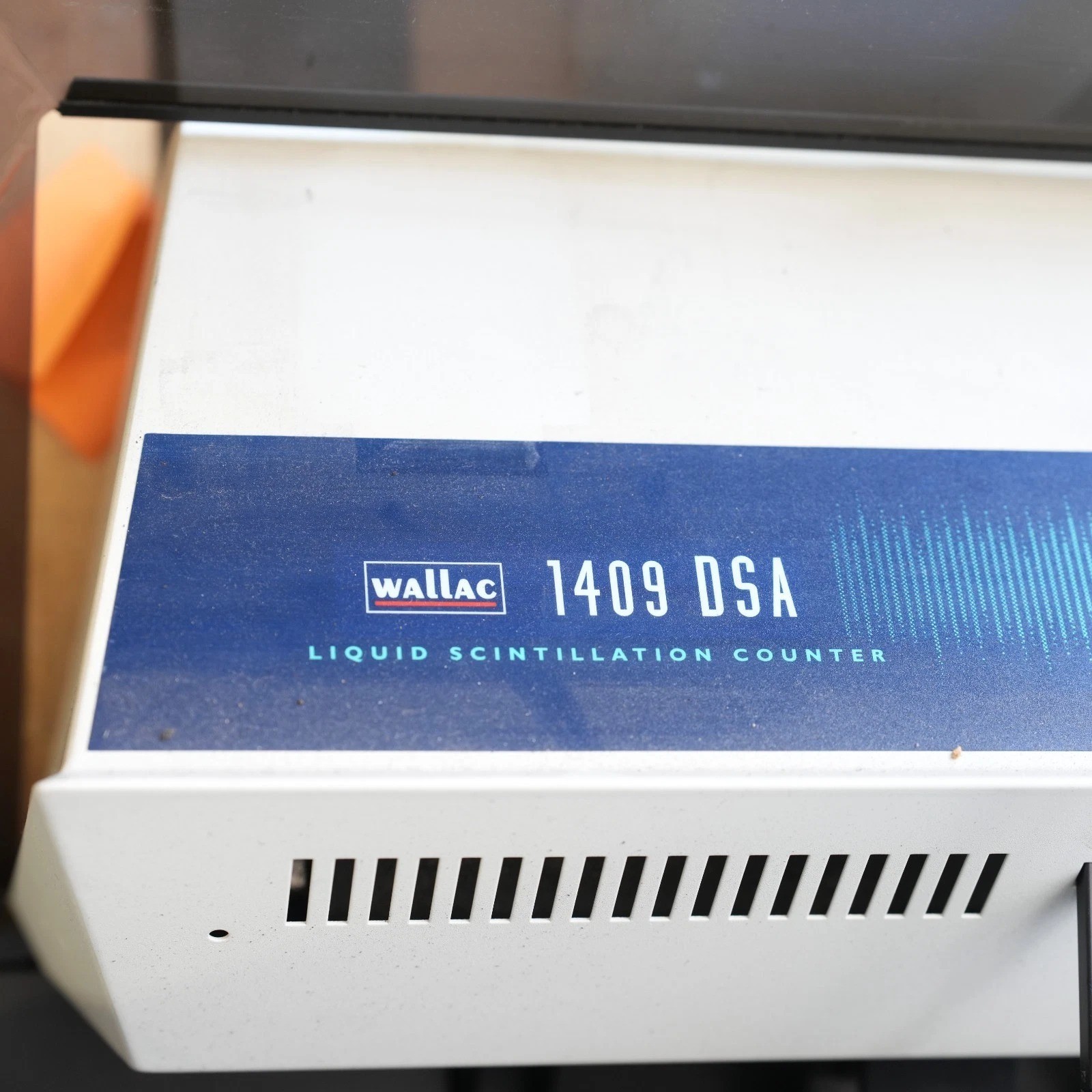 Shimadzu FTIR-8400S Fourier Transform Infrared Spectrophotometer T12-WH