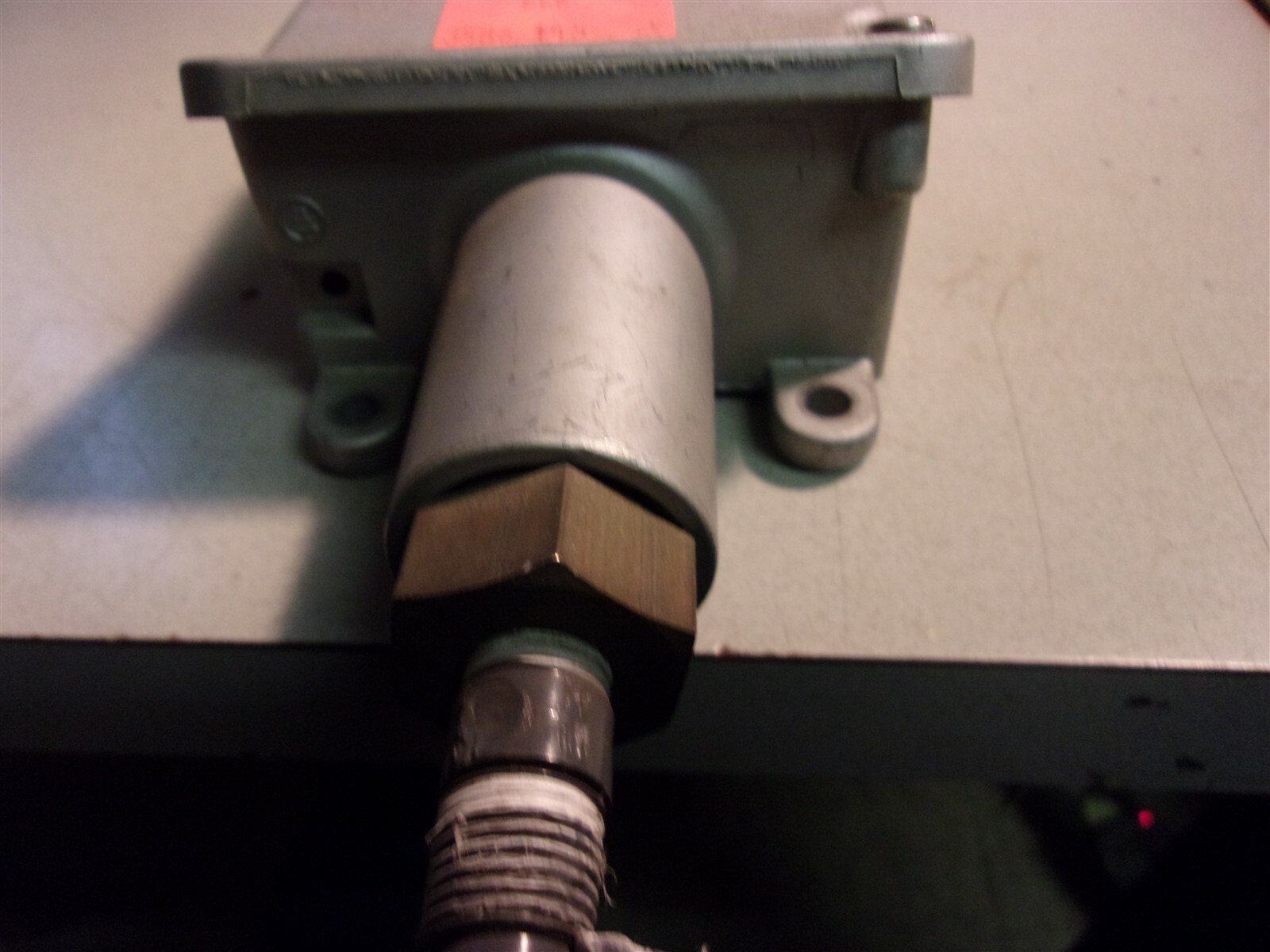 United Electric H100 702 Pressure Switch 600 PSI 480VAC *FREE SHIPPING*