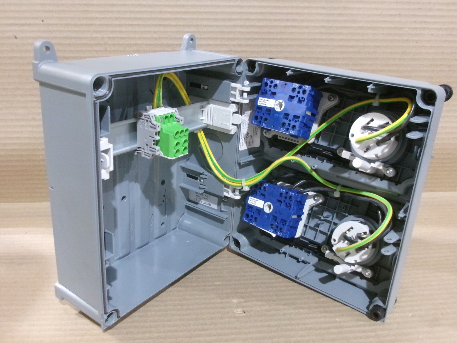 NEW MENNEKES AMX2A-922091 AMAXX Enclosure Assembly NEMA 4X 30A 3PH 4W 600V 15HP