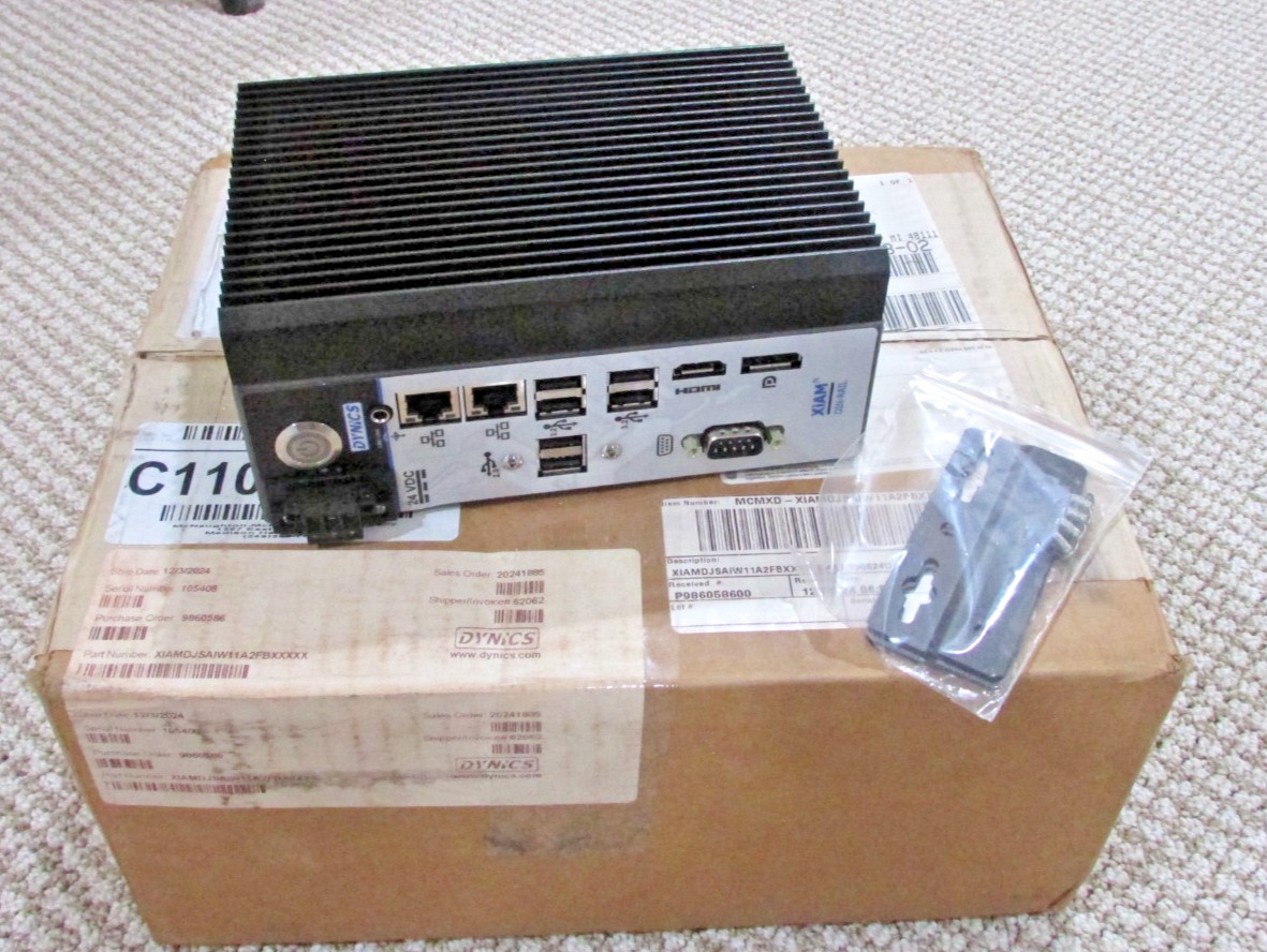 Dynics DNIBTMSDJD1W76TM3X Industrial Computer 24 VDC Windows 11 PRO