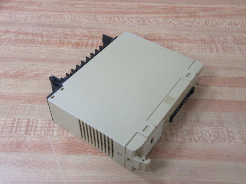 Omron C200H-0C225 Output Module C200H0C225 W/O Cover