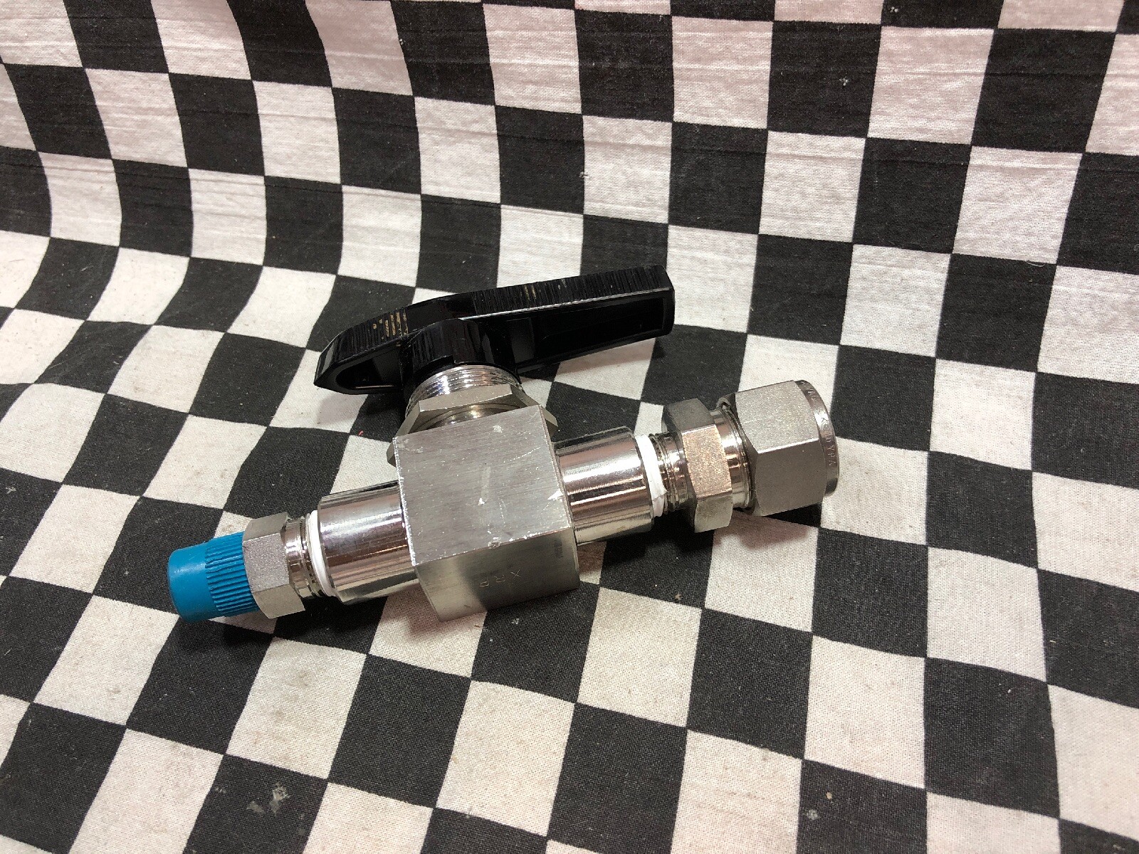 SWAGELOK BALL VALVE 3/8″ FNPT = (1/2″ COMP x 1/4″ NPT) SS-44F6, SS44F6, #1615Q3
