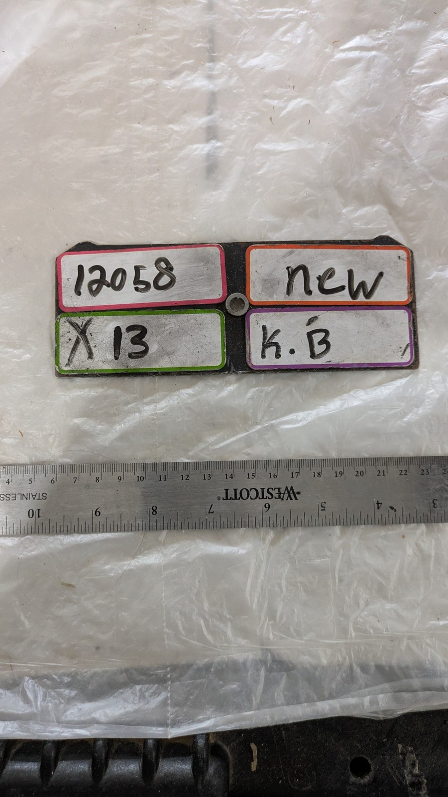 LEVITON 2313 2-P 3-W GROUNDING CONNECTOR NYLON LOCKING 20A 125V
