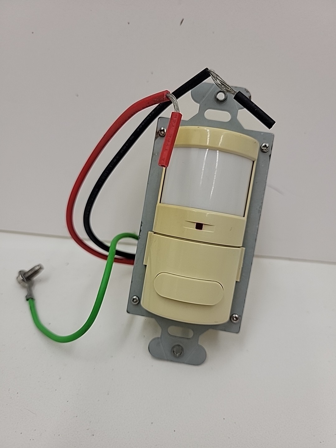 Watt Stopper WS-120/277 Automated Wall Switch 120-277 VAC 60 Hz Ivory Open Box