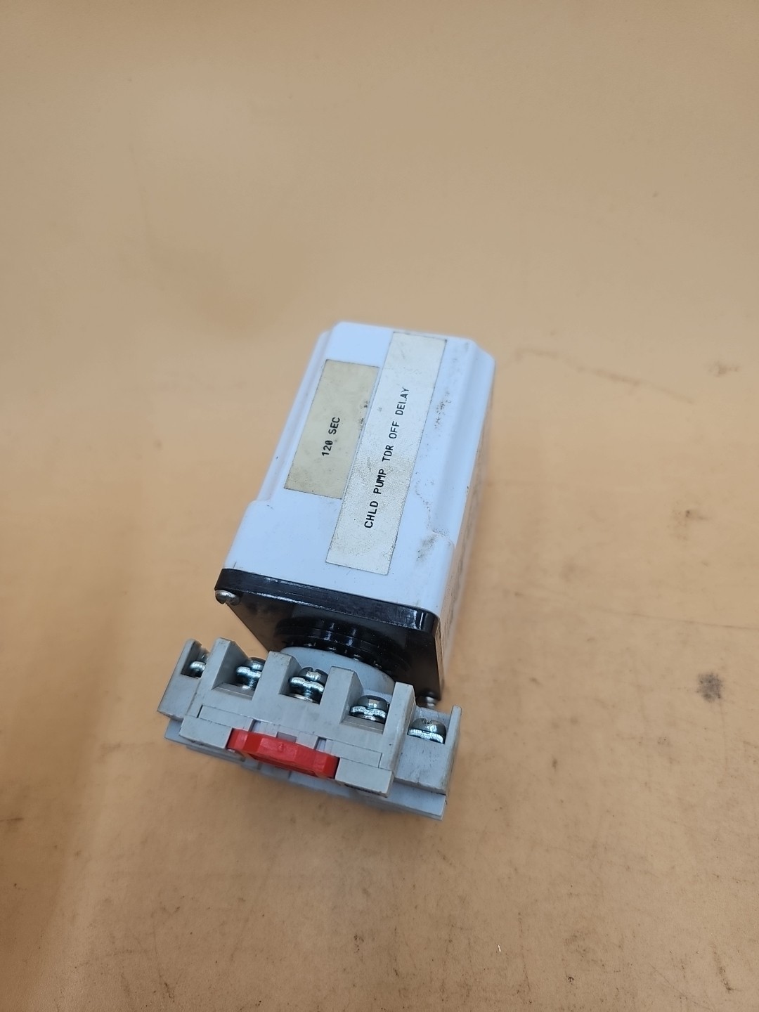 Dayton 6X154N 120 VAC 1 TO 180 Seconds Time Delay Relay with Base