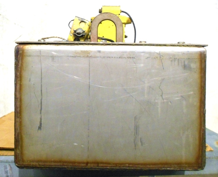 UNKNOWN BRAND SS TANK RESERVOIR APPROX 20 GALLONS, APPROX 40″ X 9 1/4″ X 14 1/4″