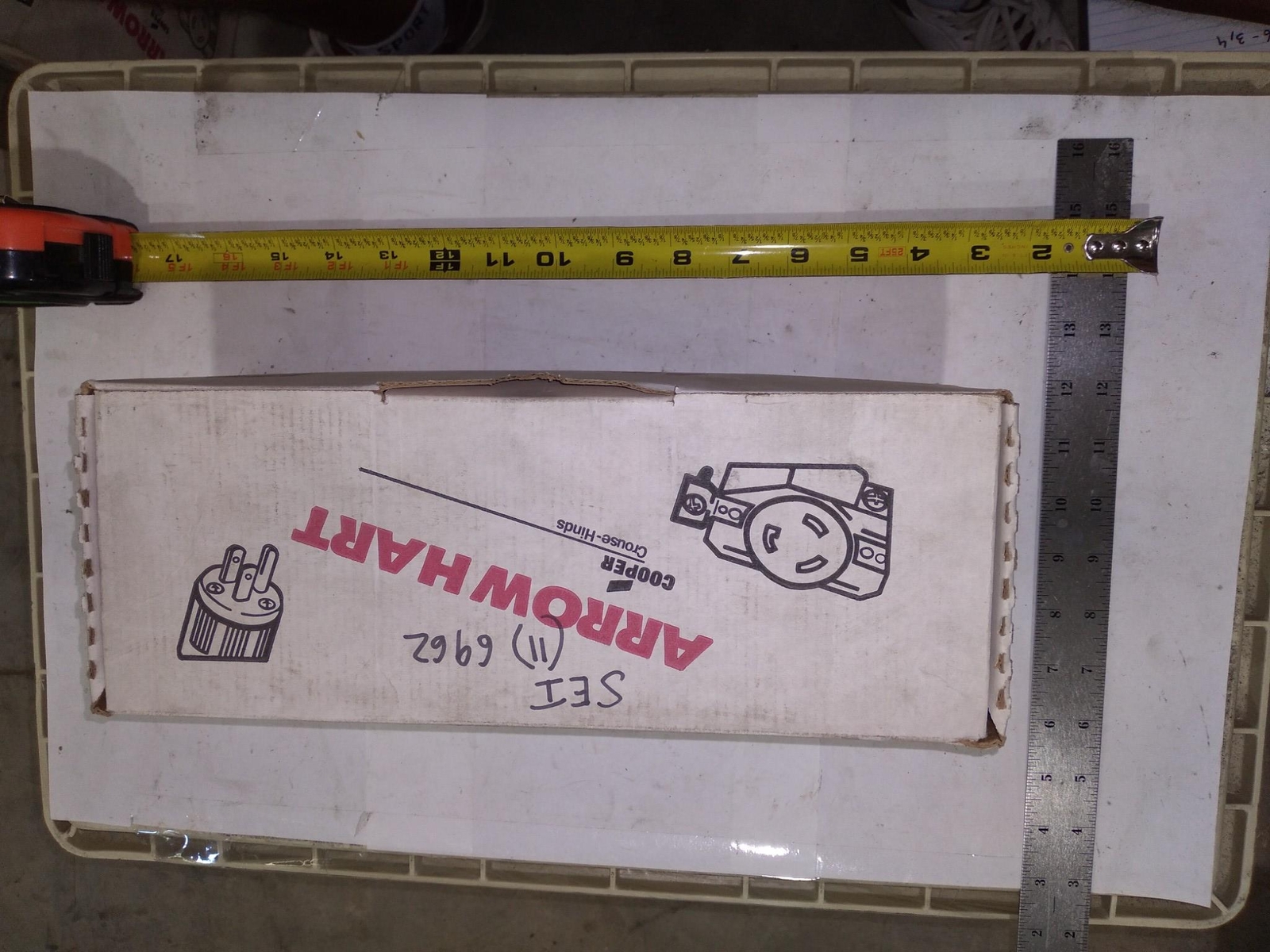 COOPER ARROW HART 6962 LOCKING PLUG 30A 480V 3PH 3P 3W ’10 IN BOX’