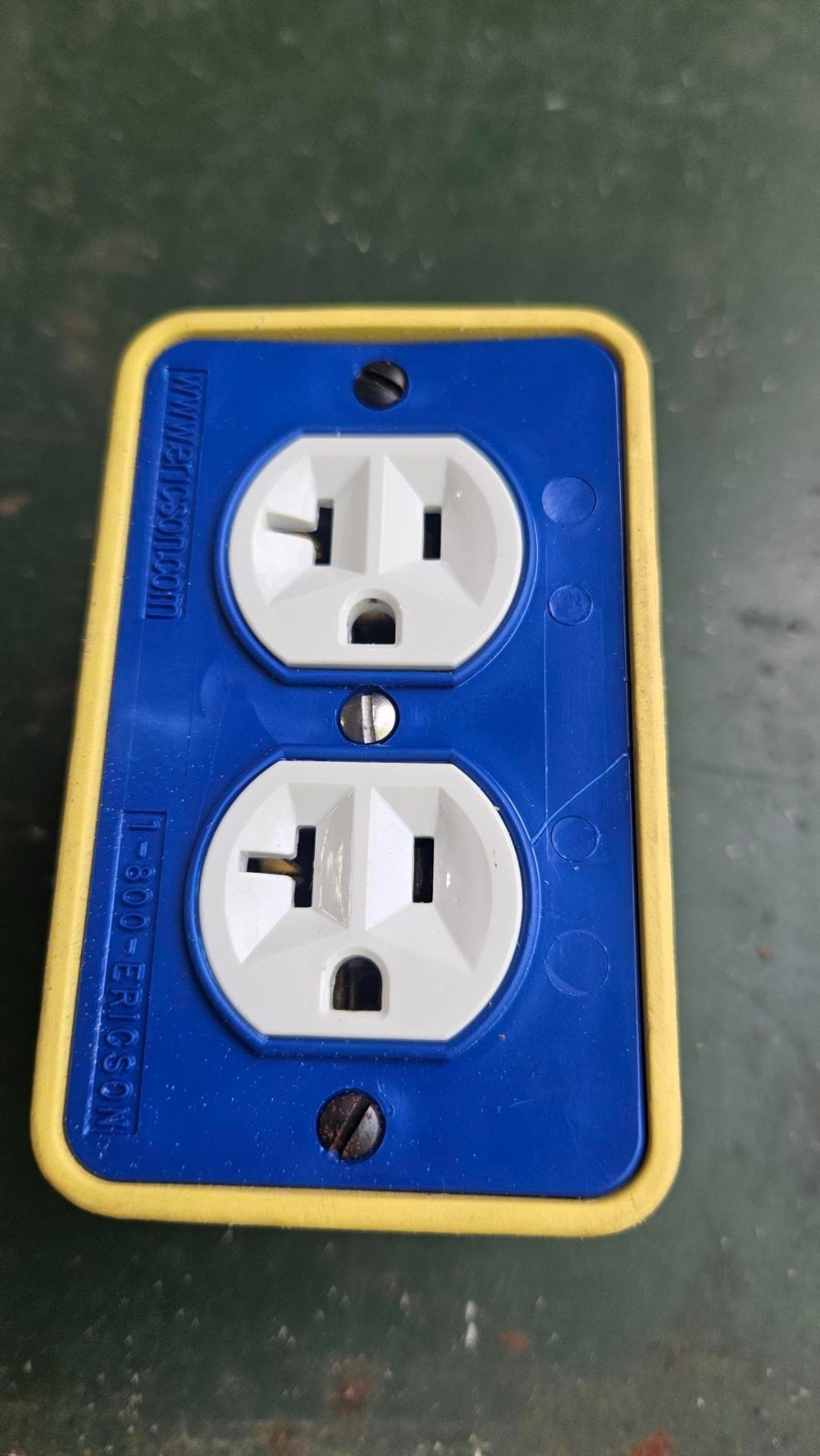 Ericson Multiple Outlet Box Receptacle Outlet 6000 Series with 20A Outlets
