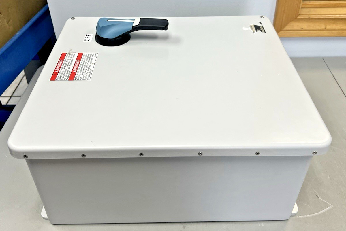 Crouse Hinds CCBF10F15DS200 10 String Photovoltaic Combiner Box CCBF10 F15 DS200