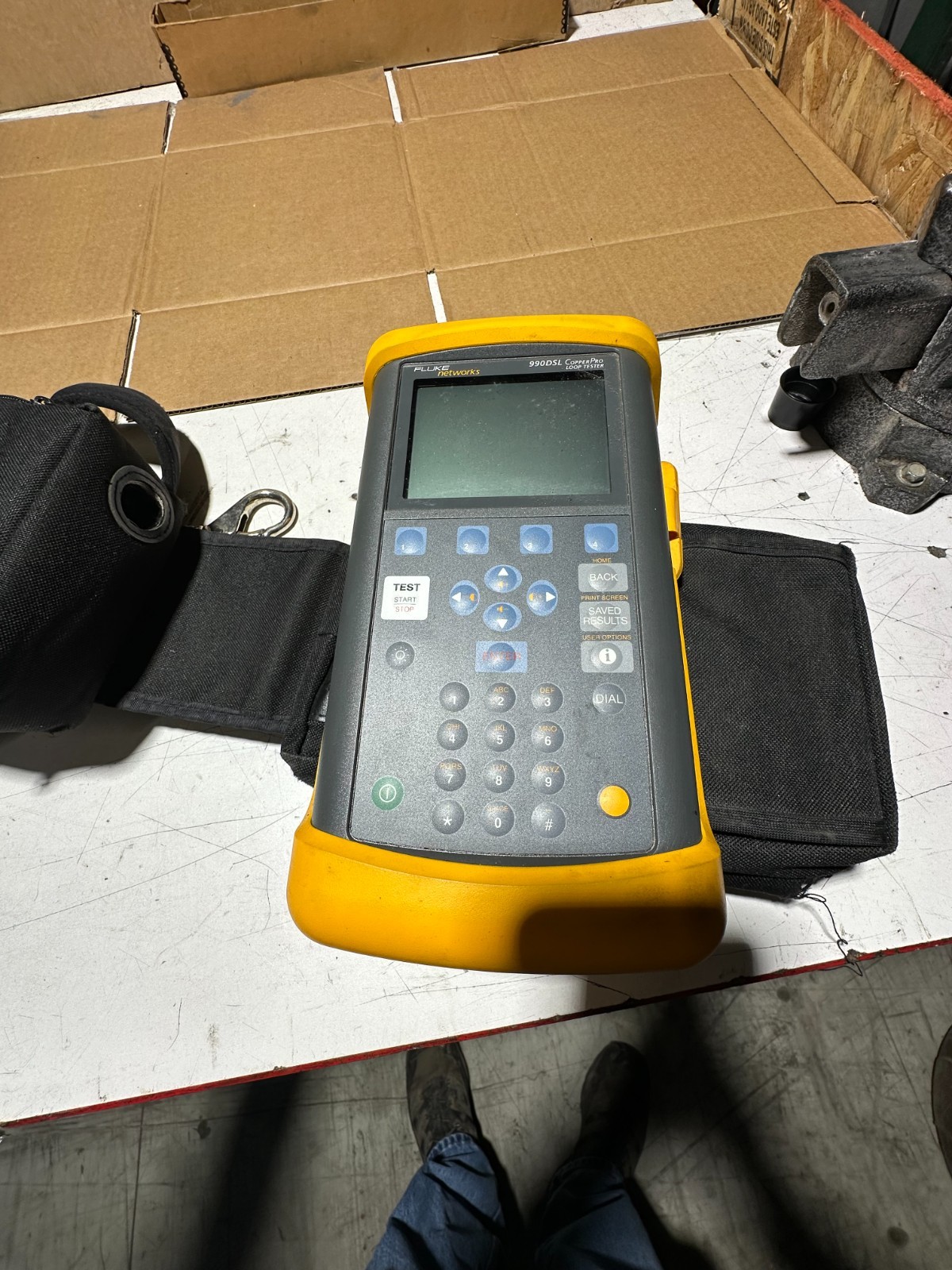 FLUKE 990DSL WITH CASE WIRES POWERS ON