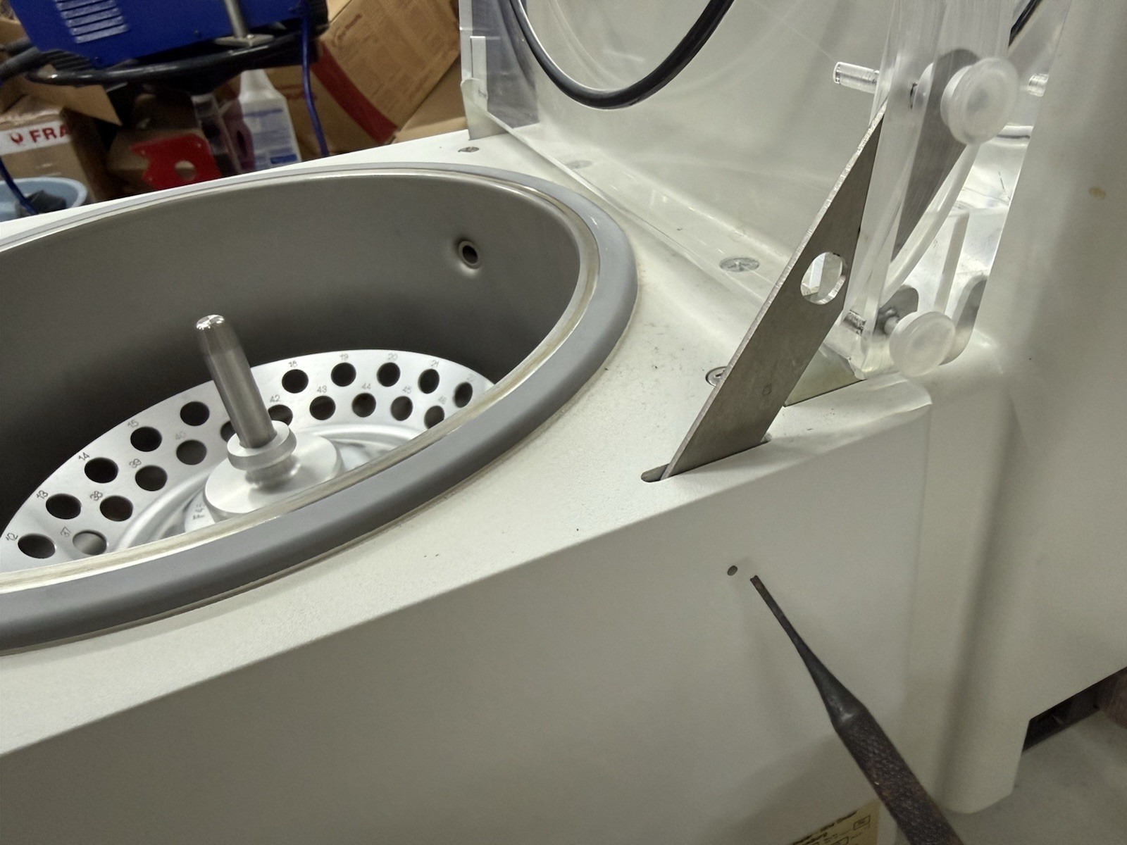 EPPENDORF VACUFUGE 5301 CONCENTRATOR CENTRIFUGE WITH F 45-48-11 ROTOR