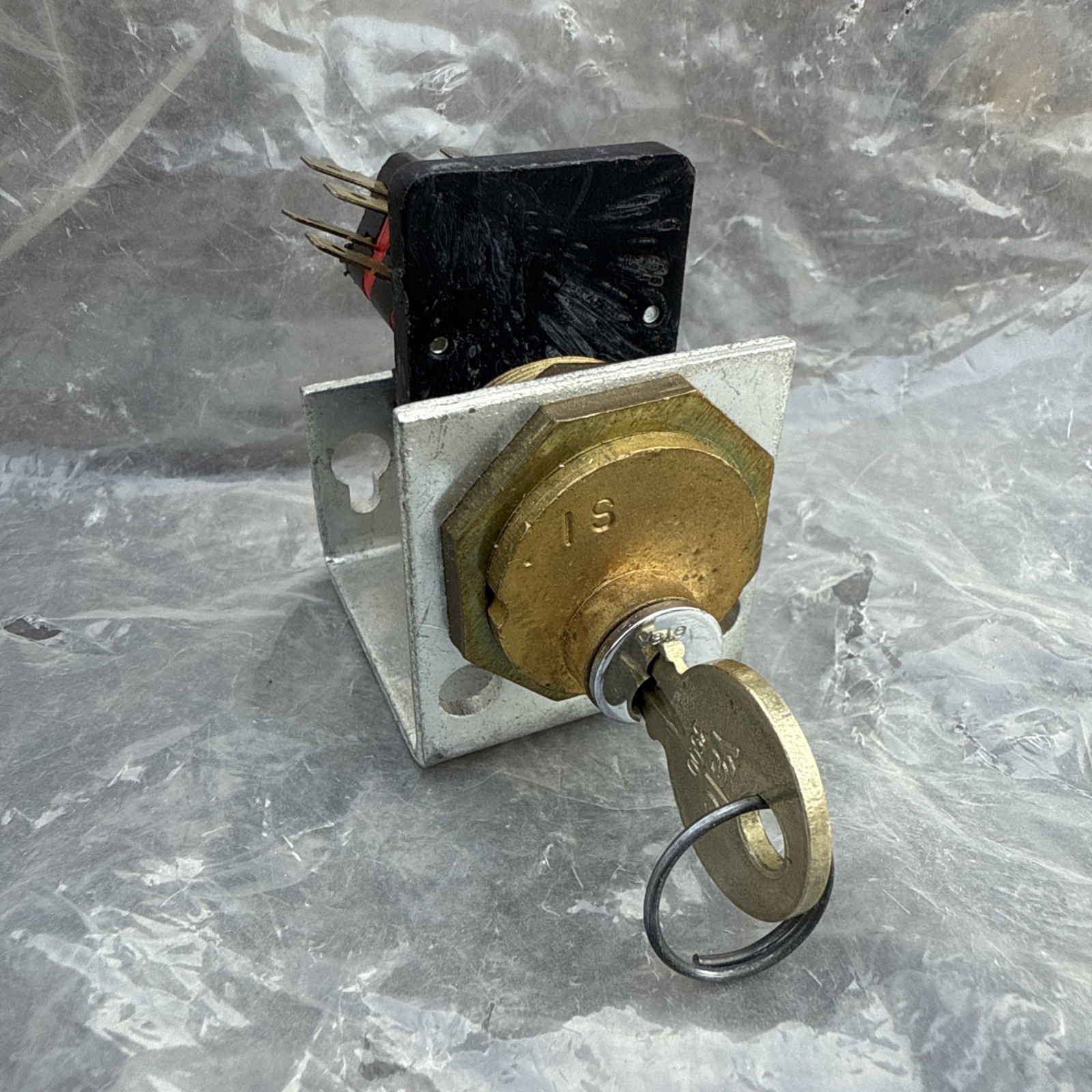 Yale 3500 Elevator Fire Service Key Station (In Station) 1 Position