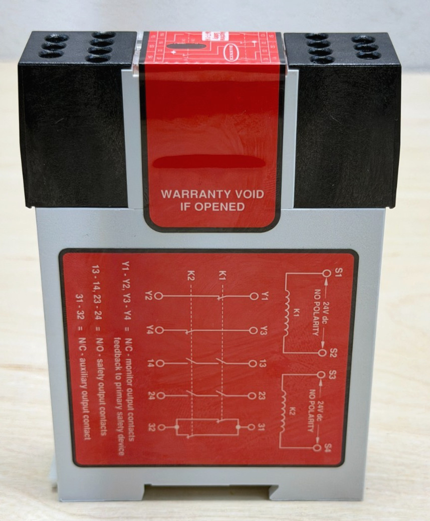 Banner IM-T-11A Machine Safety Relay Module for Safety Light Curtain, 2 NO, 1 NC