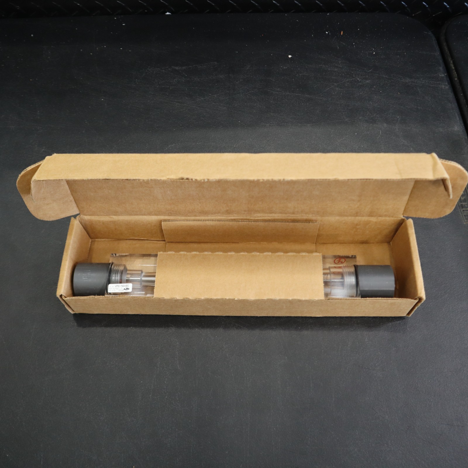 Dwyer VFC-143 VISI-FLOAT Flowmeter 2-20 GPM – w/ Box