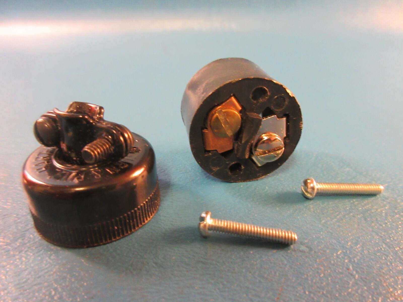 Lot of 3 Arrow Hart 7464 Midget Locking Connector 15A 125V