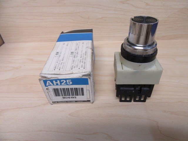 Fuji Electric AH25-S2 Green Push Button AH25S2 W/AHX290 (2)