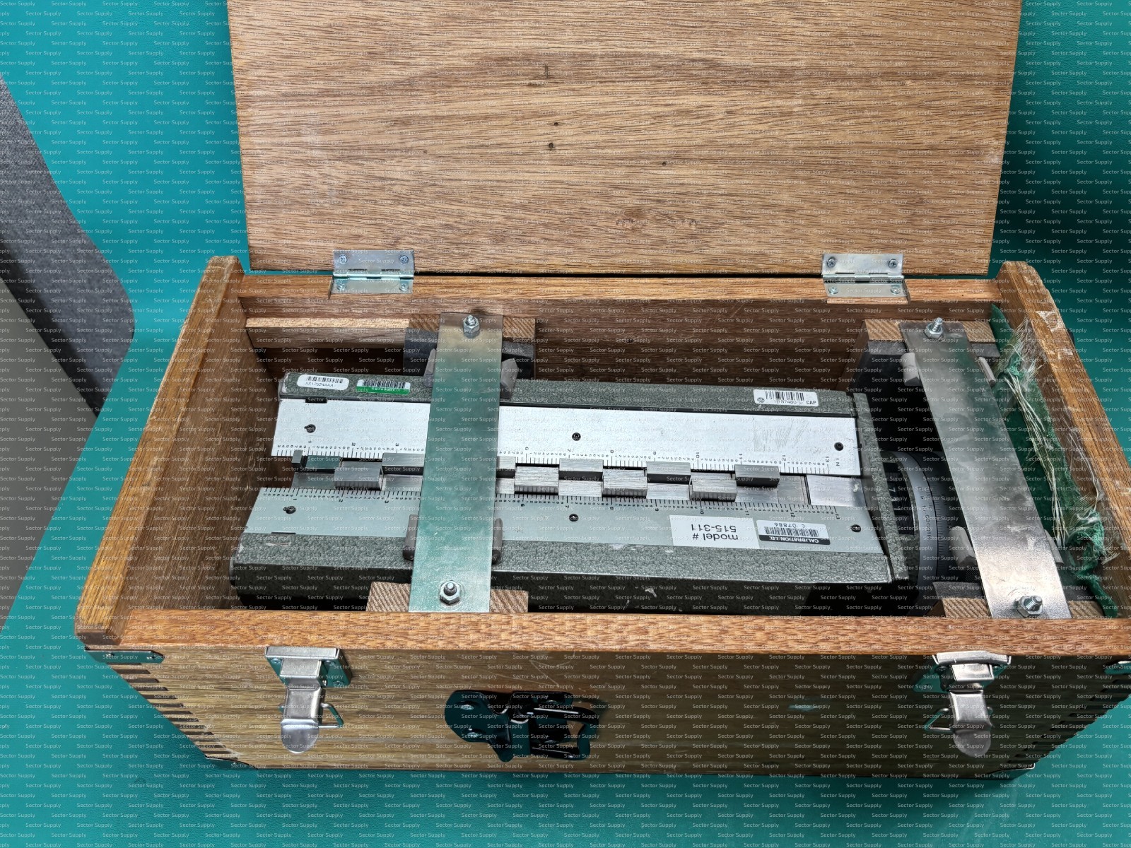 MODEL: 515-311 MITUTOYO 12″ COUNTER HEIGHT MASTER W/ ORIGINAL WOODEN CASE