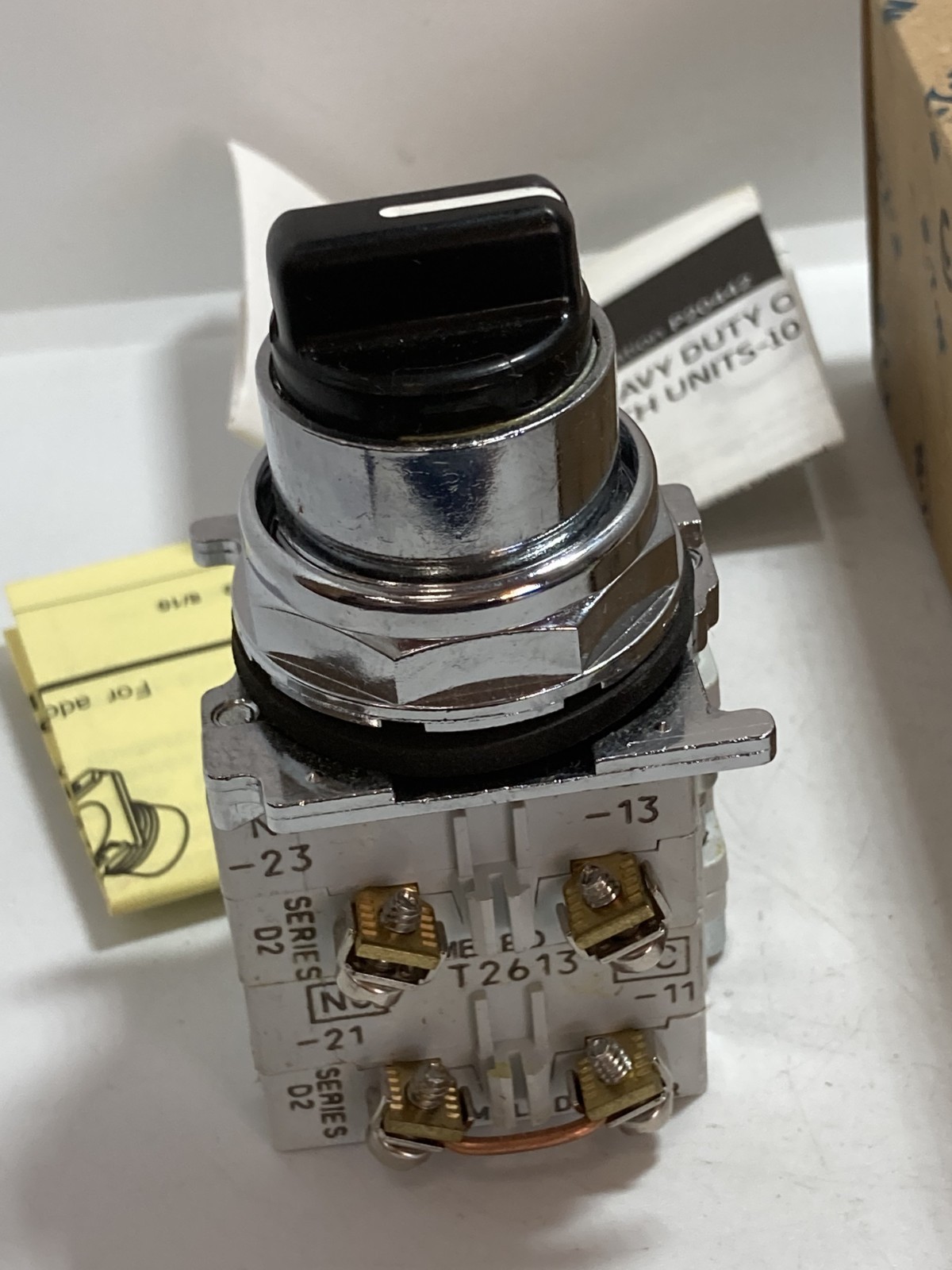 EATON 10250T22KB PUSHBUTTON SELECTOR SWITCH 3 POS 2NO/2NC SER B1 NIB