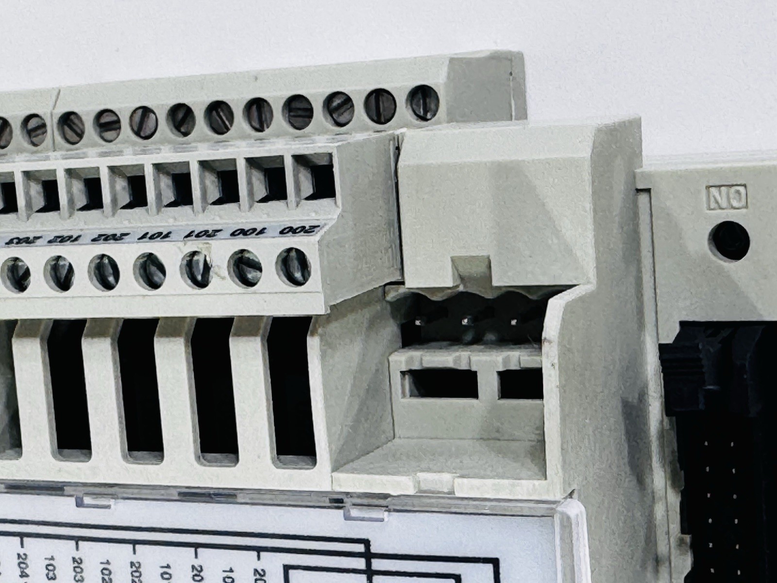 Schneider Modicon ABE7-S16E2F0 Solid State Output Relay 30VDC/0.015A Missing Con