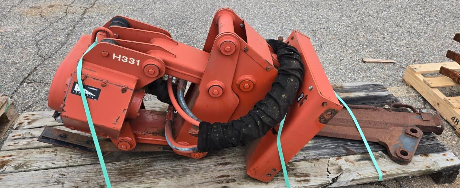 Ditch Witch CABLE PLOW ATTACHMENT H331 WITH 36″ PLOW BLADE AND HOSES