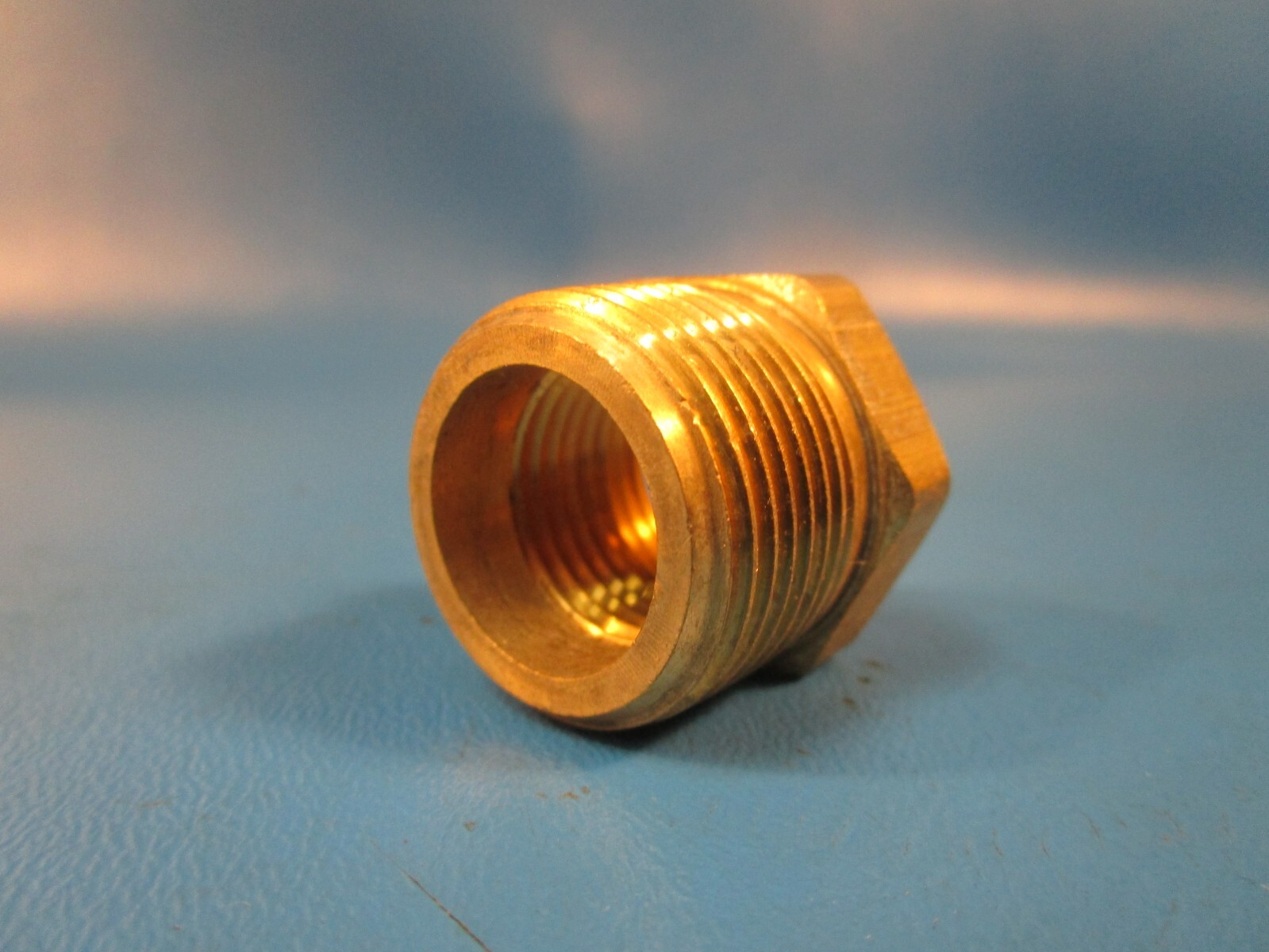 LOT OF 5 McMaster Carr 50785K71, 3/4″ NPT Male x 1/2″ NPT Female Brass Reducer