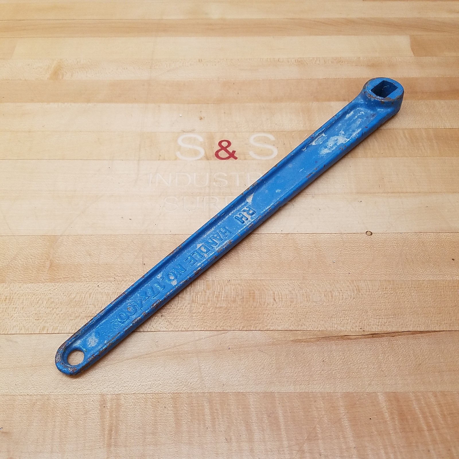 Kitz 17×400 16-3/4″ OAL RH Valve Lever Handle, 1-1/8″ x 11/16″ Oval Bore – USED