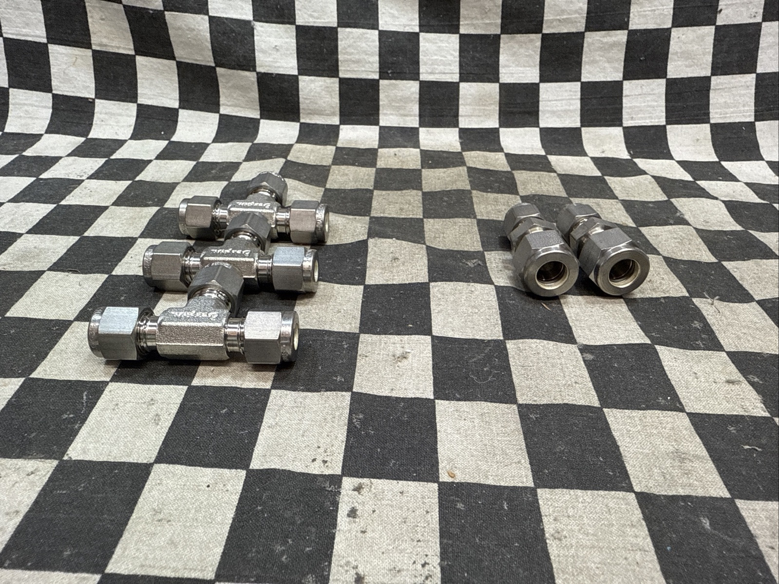 SWAGELOK SS-600-6-4, SS-400-3, TEE UNION REDUCER 1/4″, LOT OF 5, SHIPSAMEDAY
