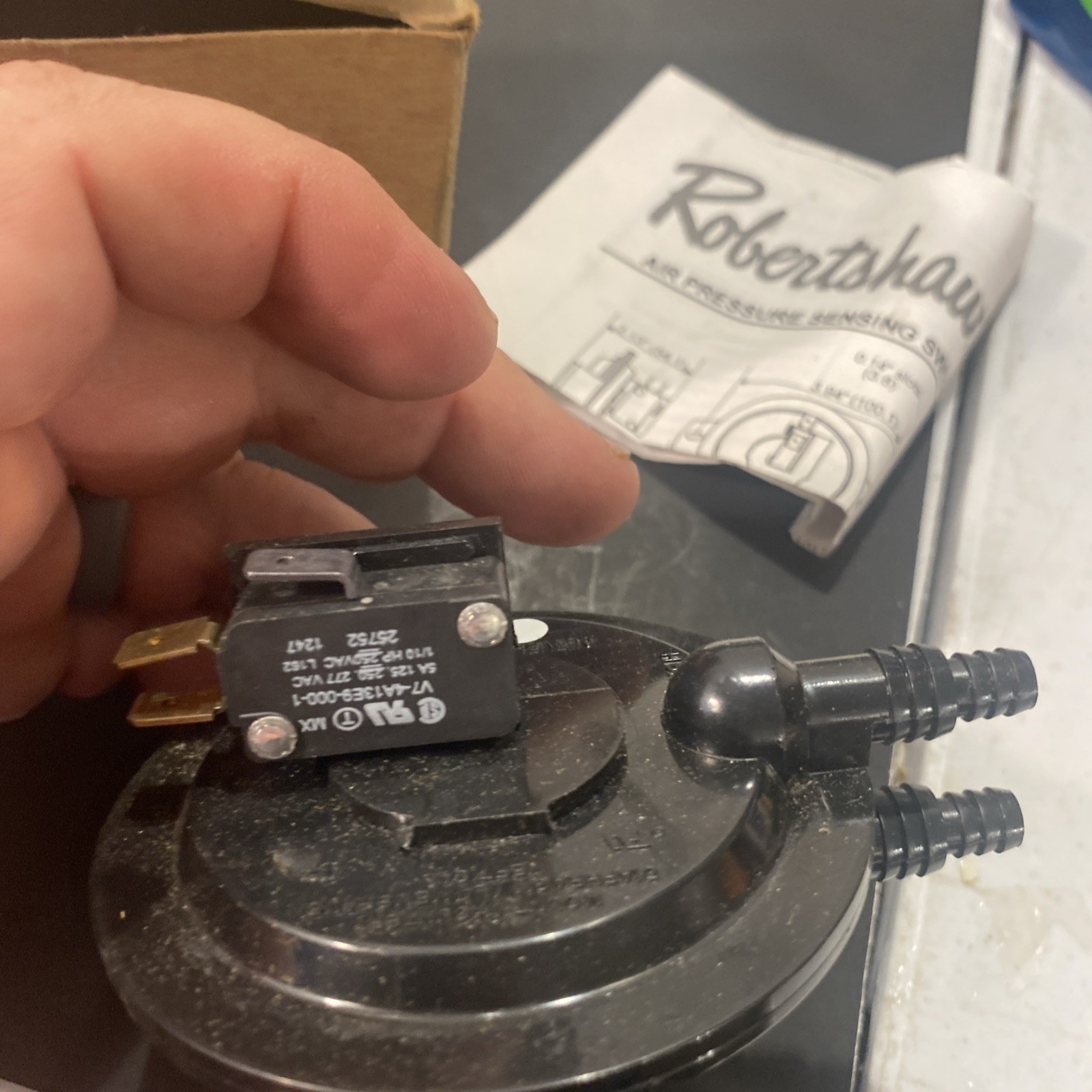 Robert Shaw 2374-495 Air Pressure Sensing Switch Kit RL
