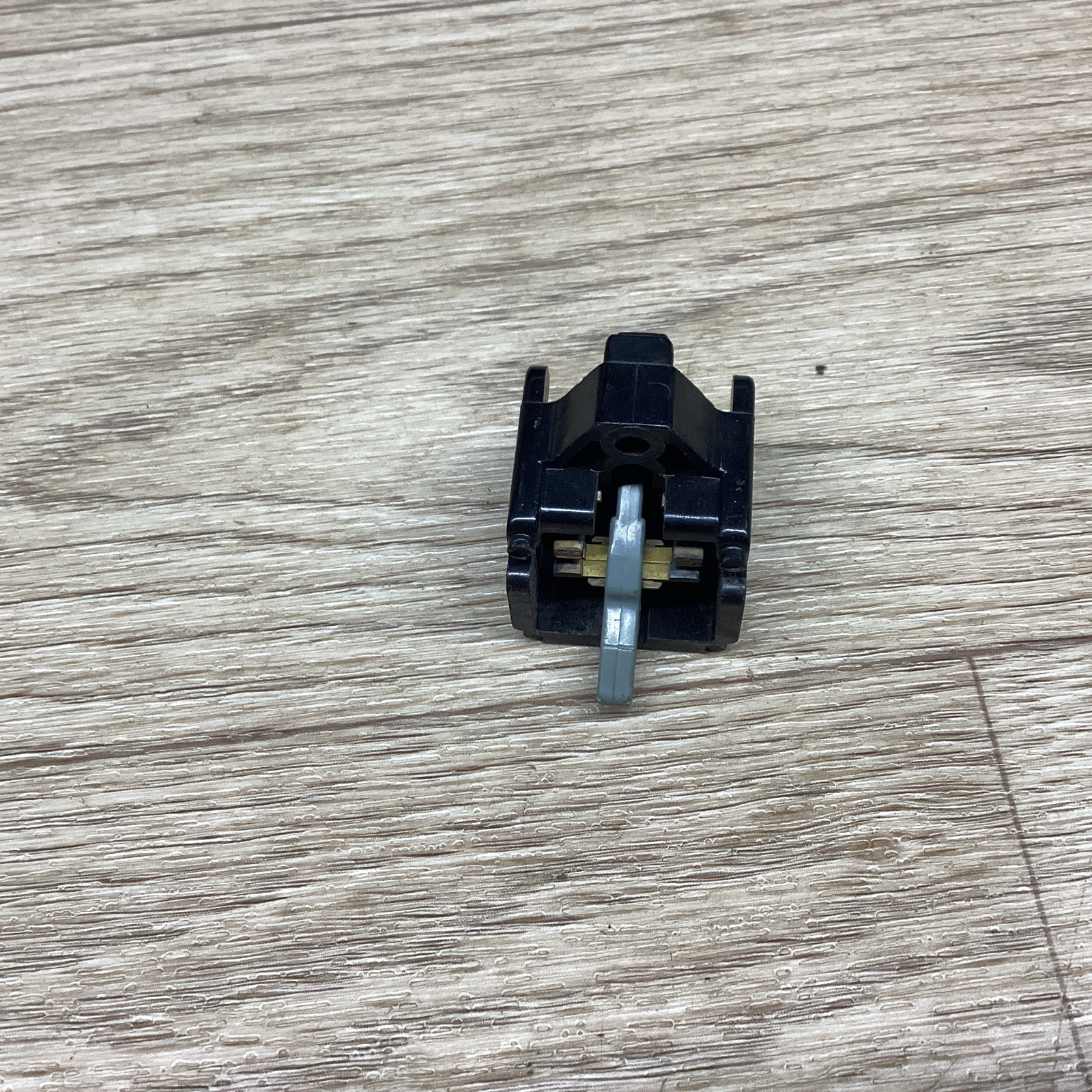 ALLEN BRADLEY SIZE 0-5 1495-F1 AUXILIARY CONTACT MISSING SCREWS #819PT147*CO
