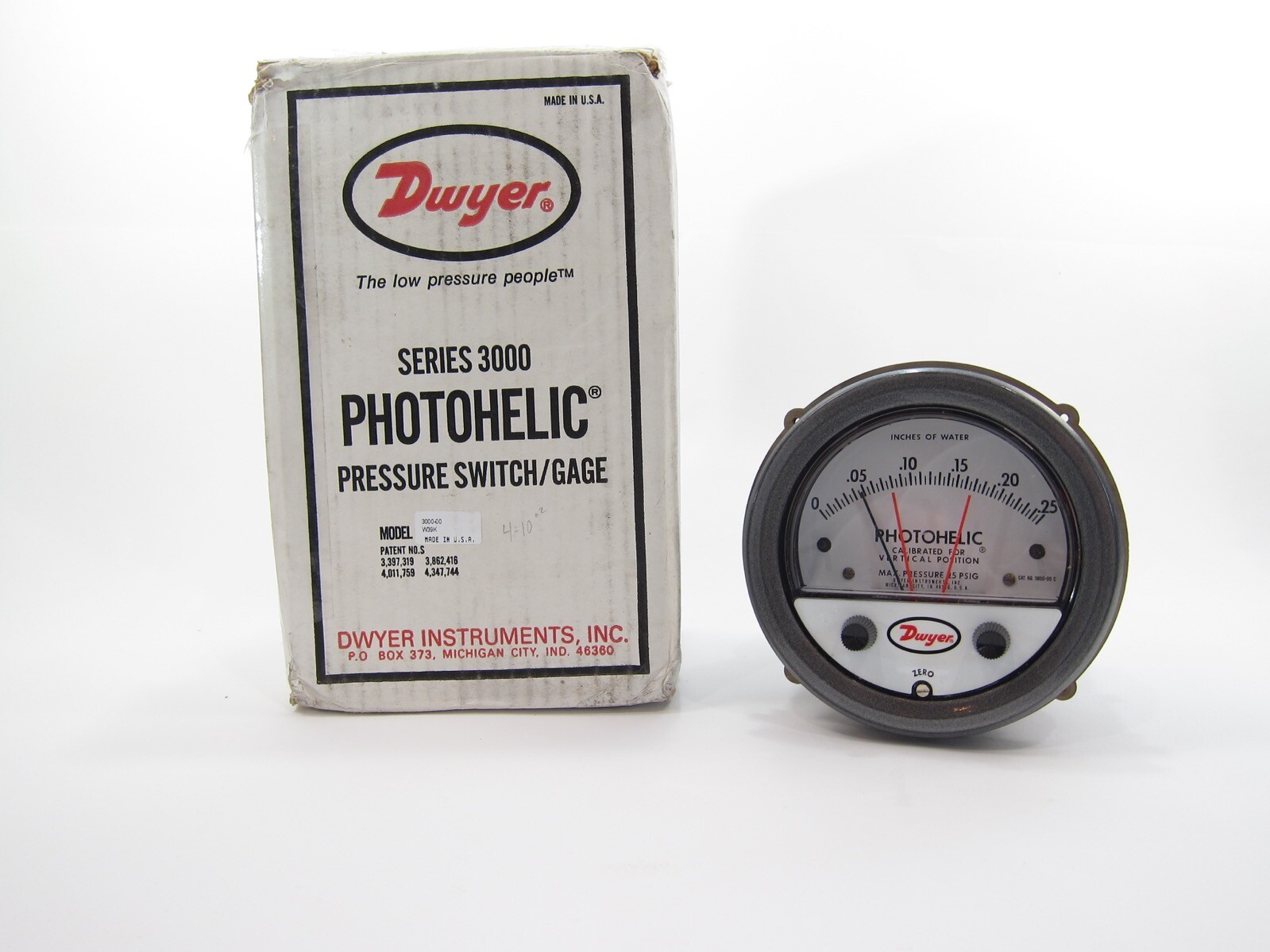 New Dwyer Instruments 3000-00 W39K Series 3000 Photohelic Pressure Switch Gauge